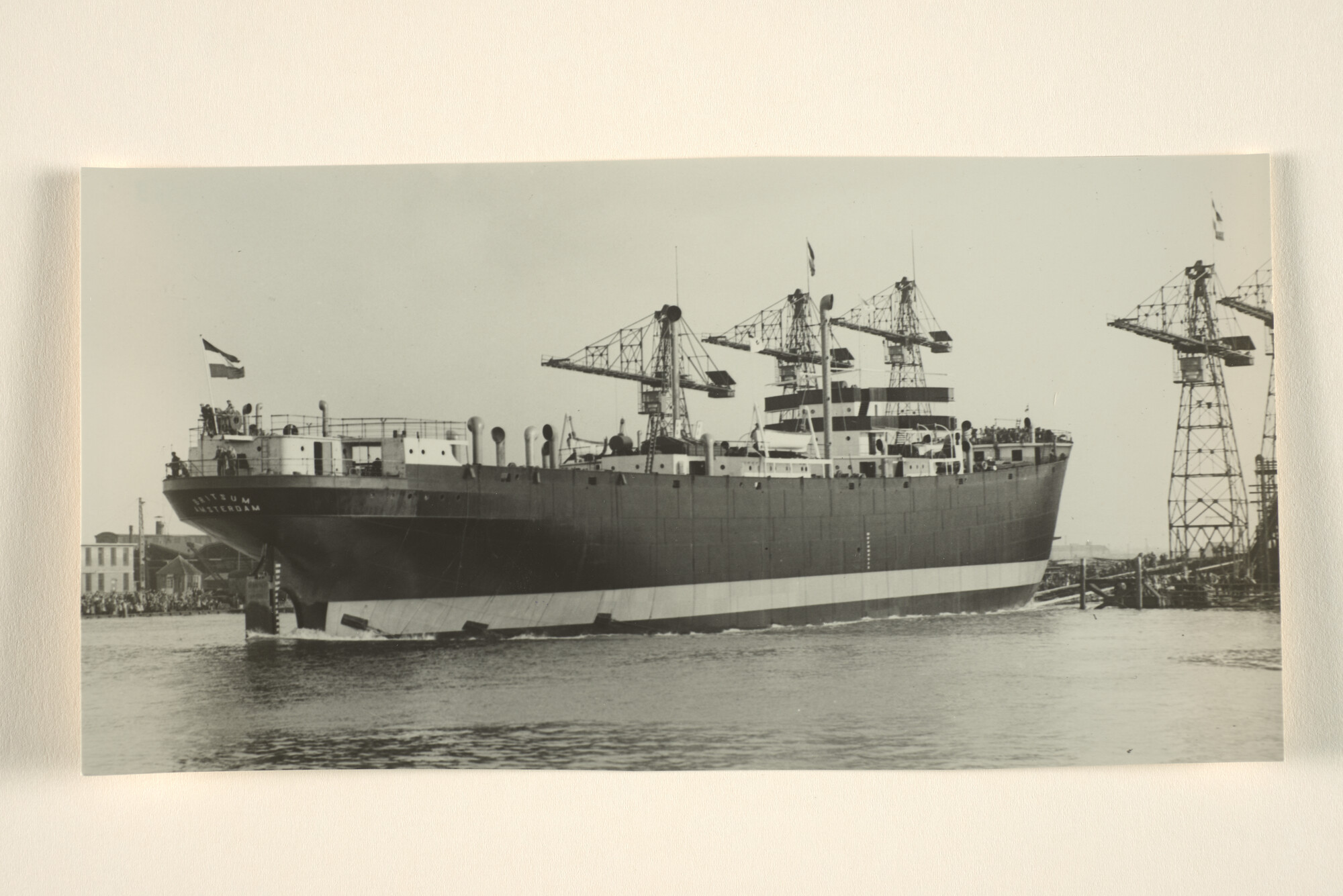 1996.0563; De tewaterlating van het vrachtschip ss. Britsum van de Stoomvaart [...]; foto