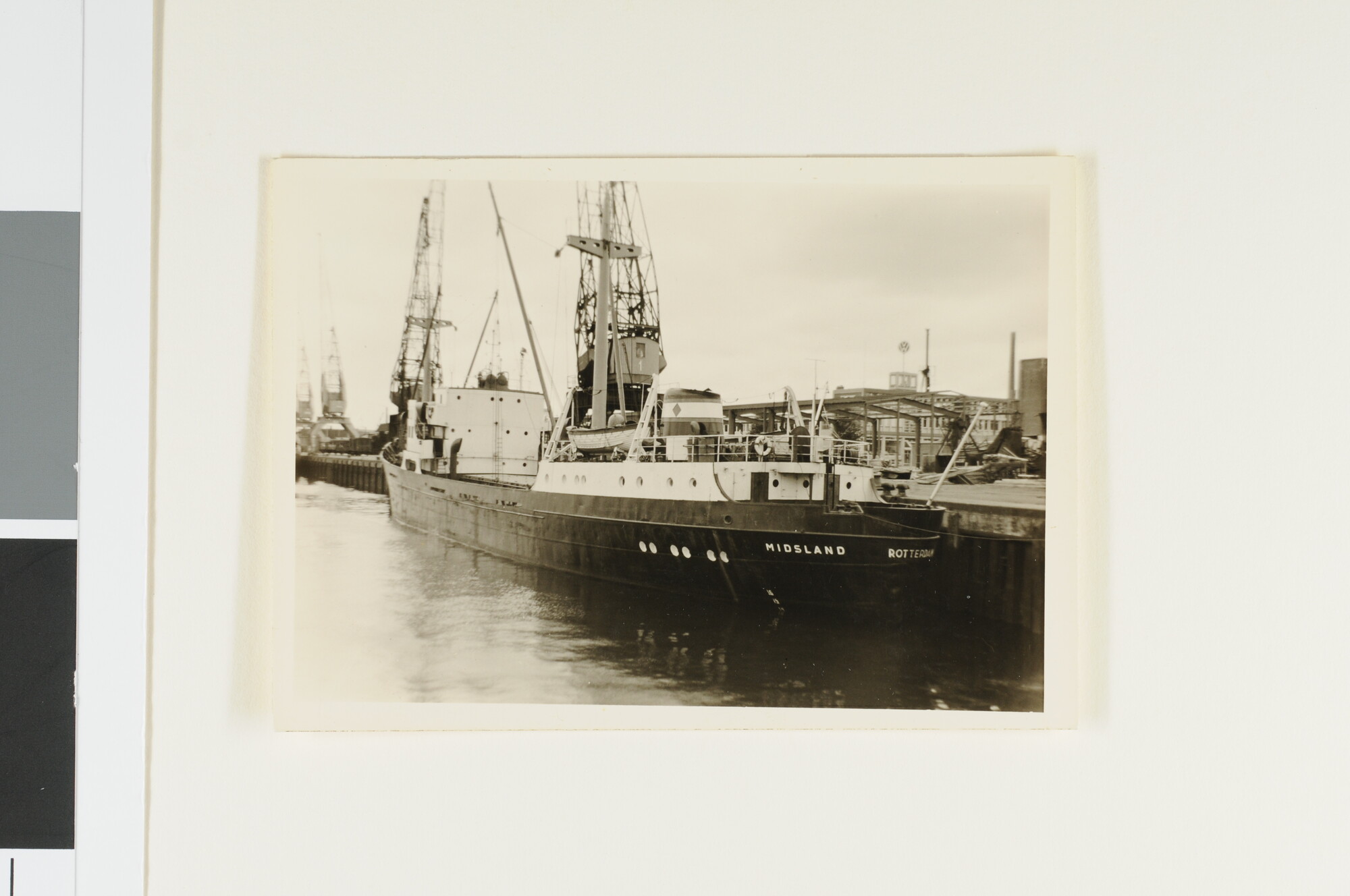 A.4743(44); Het vrachtschip ms. 'Midsland' van de Scheepvaart & Steenkolen Maatschappij; foto