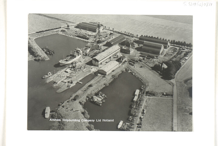 S.5219(12)0731; Luchtfoto van de werf van de ASM, juli 1953; foto