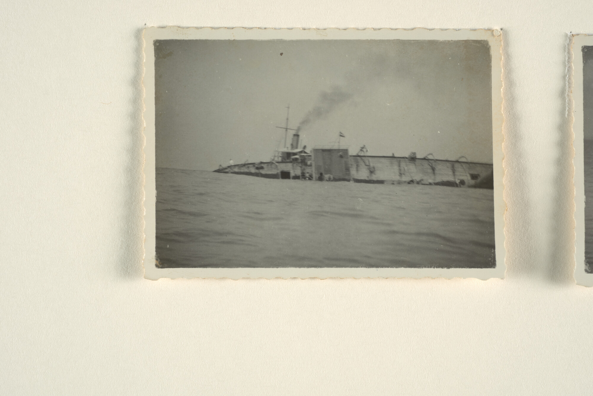 1994.7244; Foto's van de mijnenlegger Hr.Ms. 'Krakatau', op 11 okt; fotoreportage