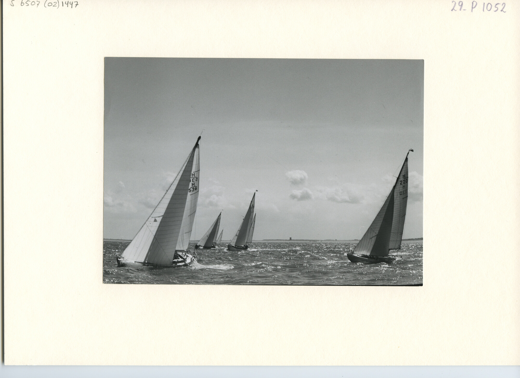 S.6507(02)1447.07; Zwart-wit foto van de start van de Hoek van Holland-Harwich-race 1962; foto