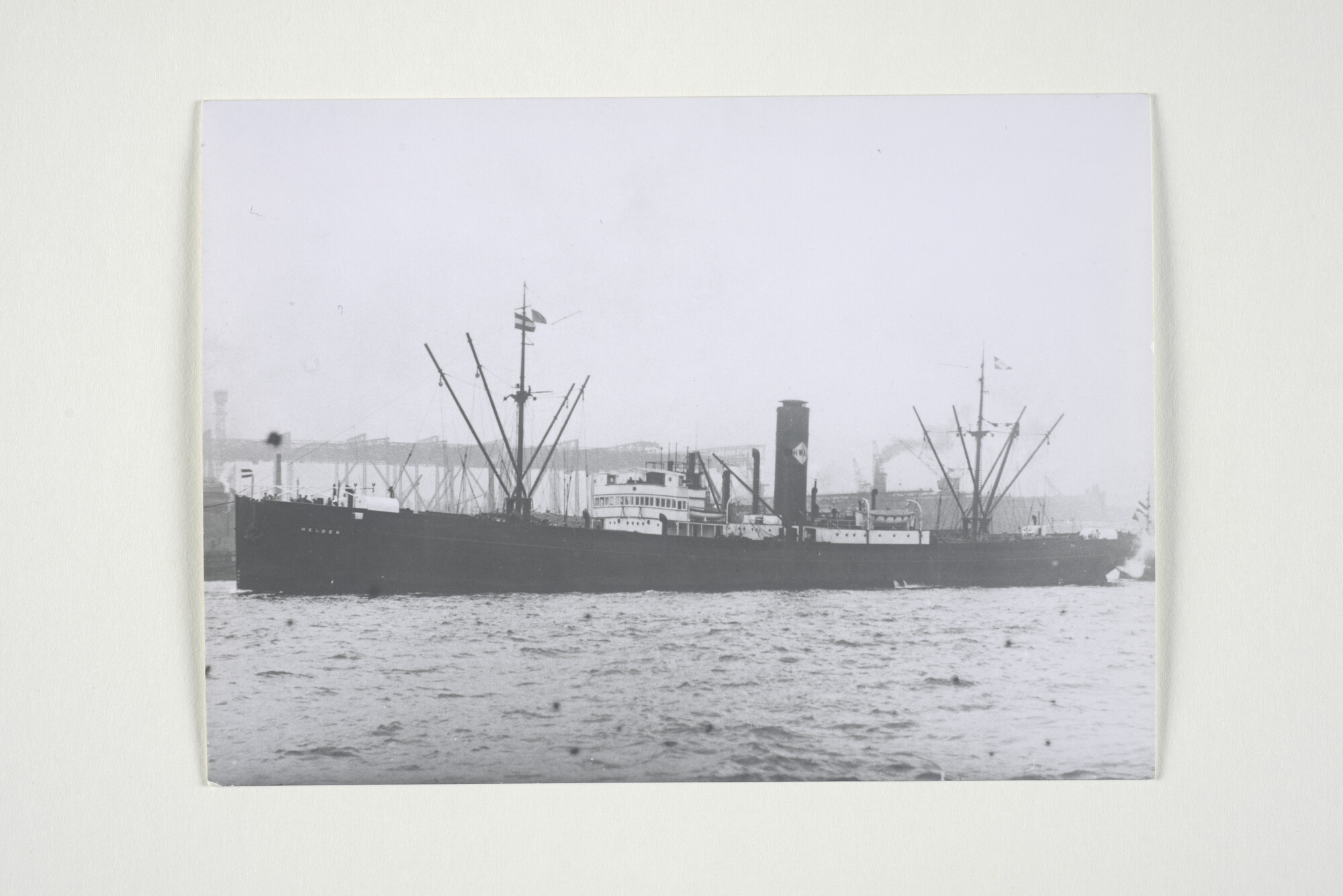 2000.0986; Het vrachtschip ss. Helder van de KNSM; foto