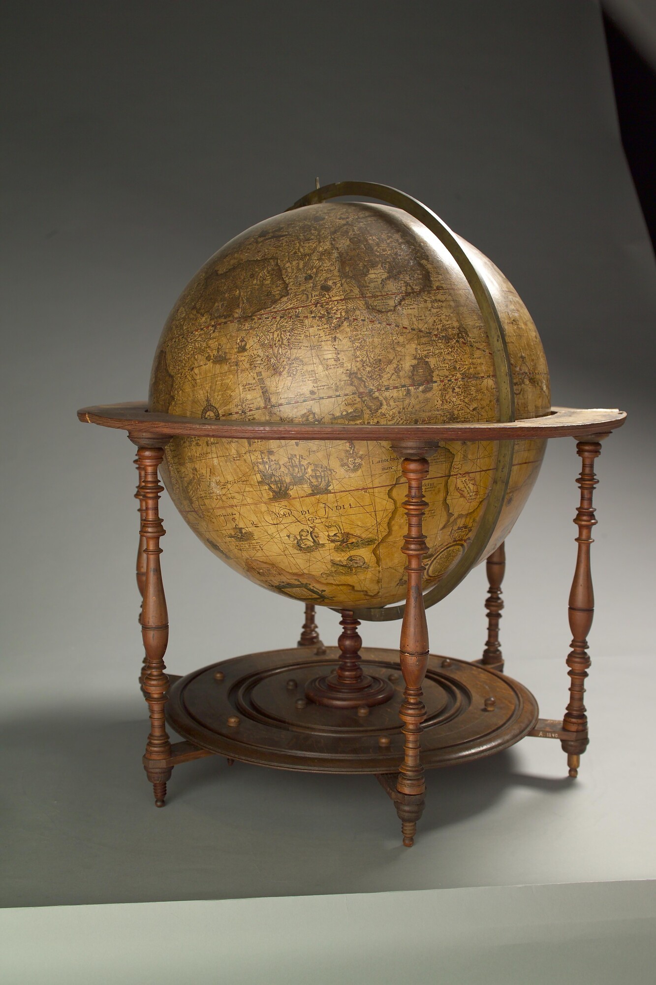A.1140; Aardglobe van 52,5 cm doorsnede door Jacob Floris van Langren, 1589; globe