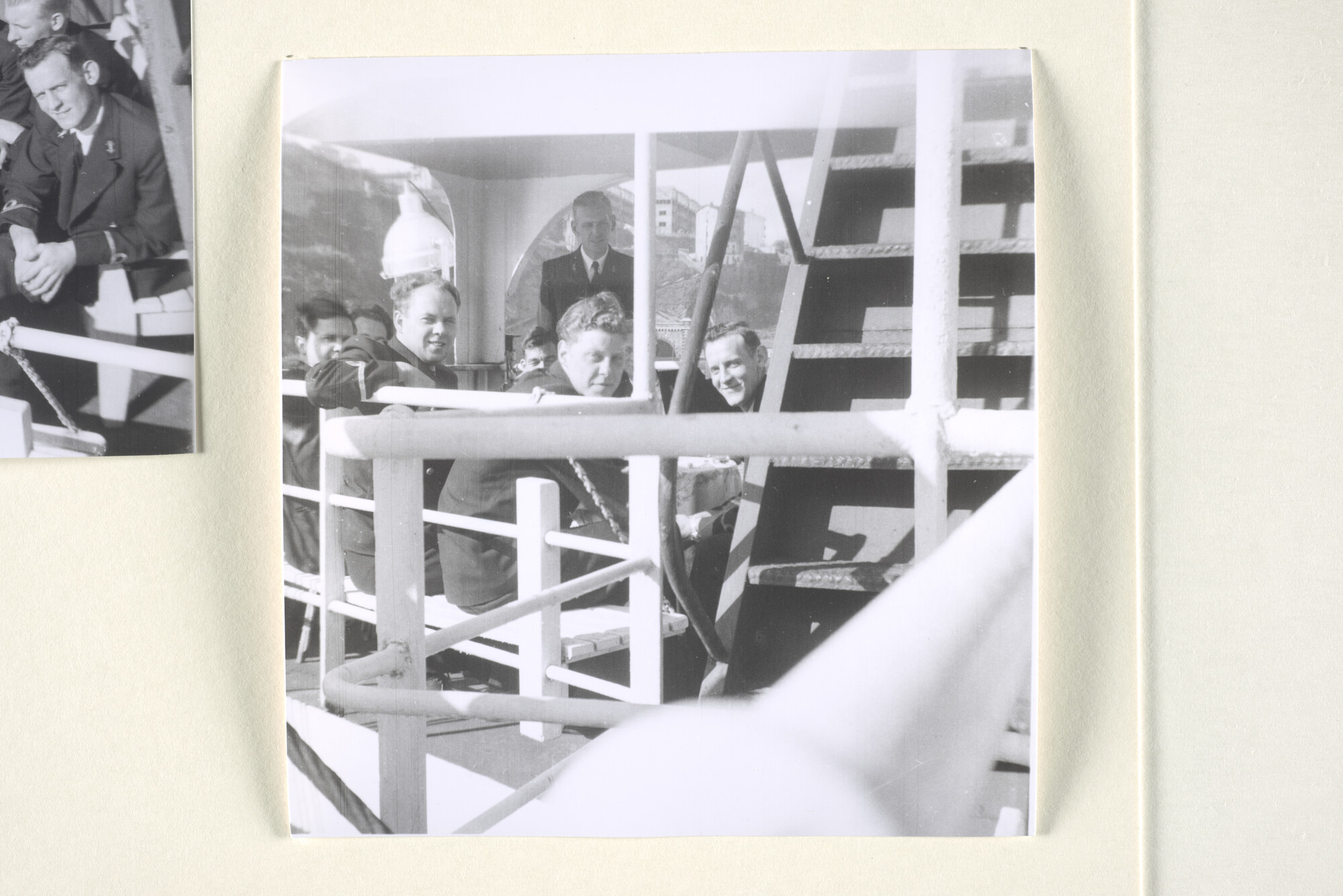 1997.1561; Een serie negatieven van een deel van de état-major aan boord van het vrachtschip; negatief