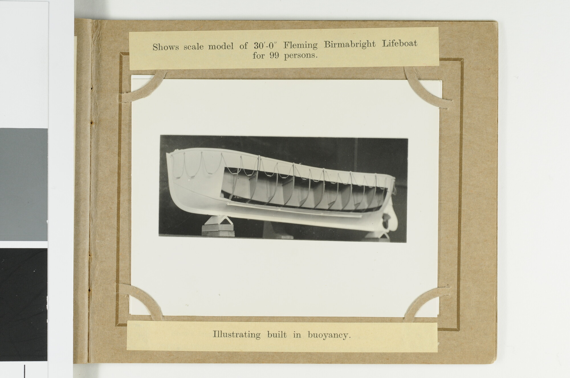 S.5647(146)a; Klein mapje met foto's over het gebruik en de voordelen van Flemming Hand Propelled Lifeboats; fotoalbum