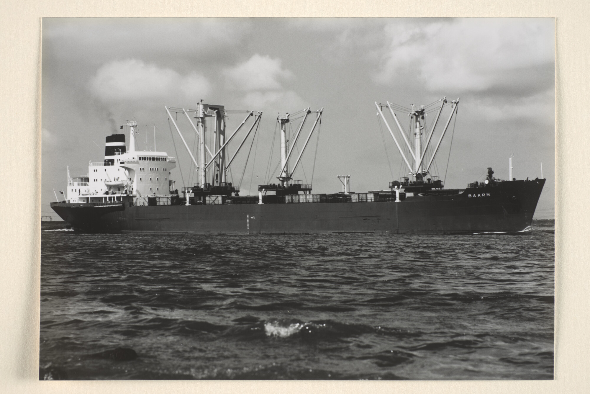 1995.6592; Het containerschip ms. Baarn (ex- Araluck) van de KNSM op zee; foto