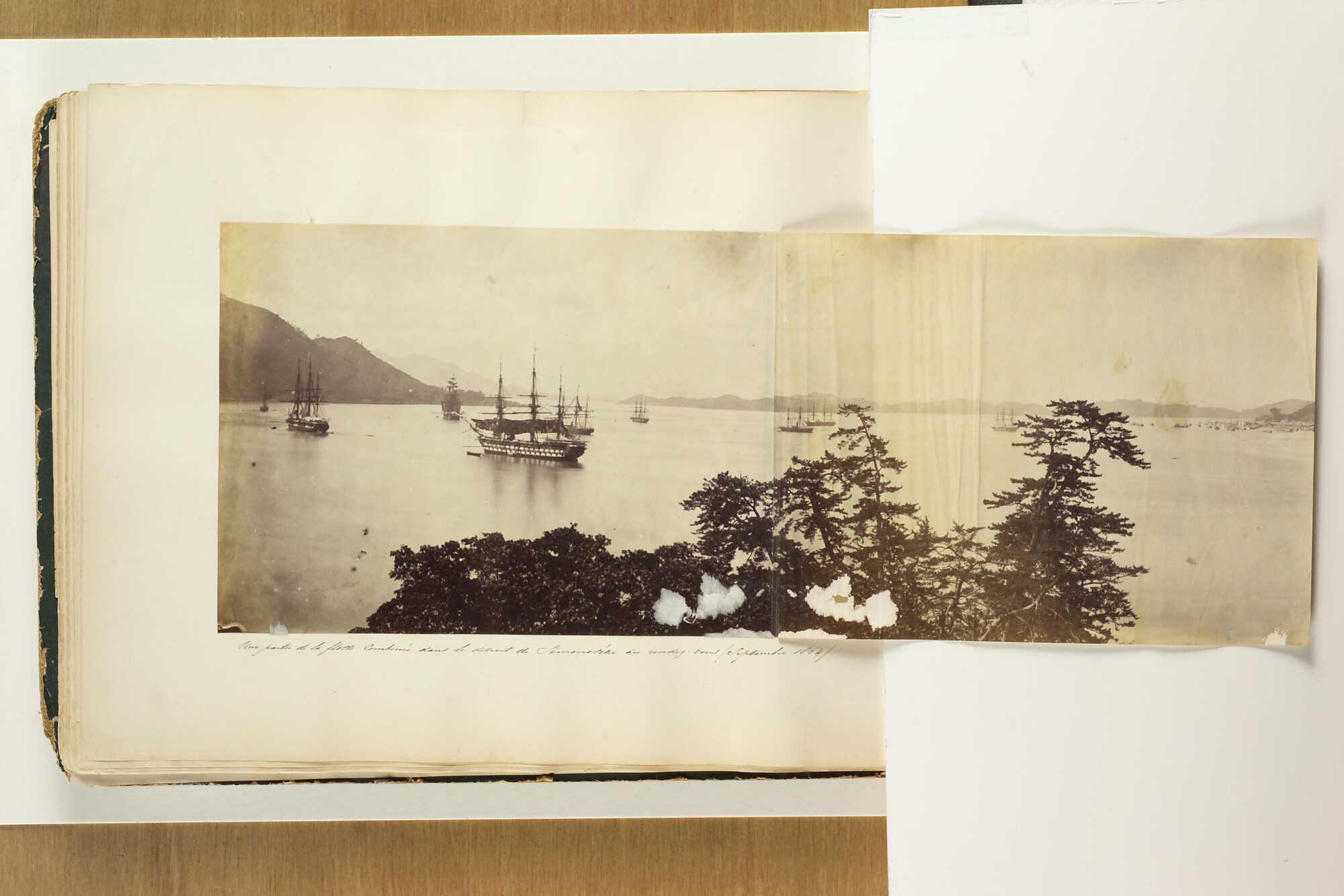 S.3628(04); 'Views of Japan': Album nr. 3 uit een serie van drie van de Nederlandse consul in Japan Dirk de Graeff van Polsbroek; fotoalbum