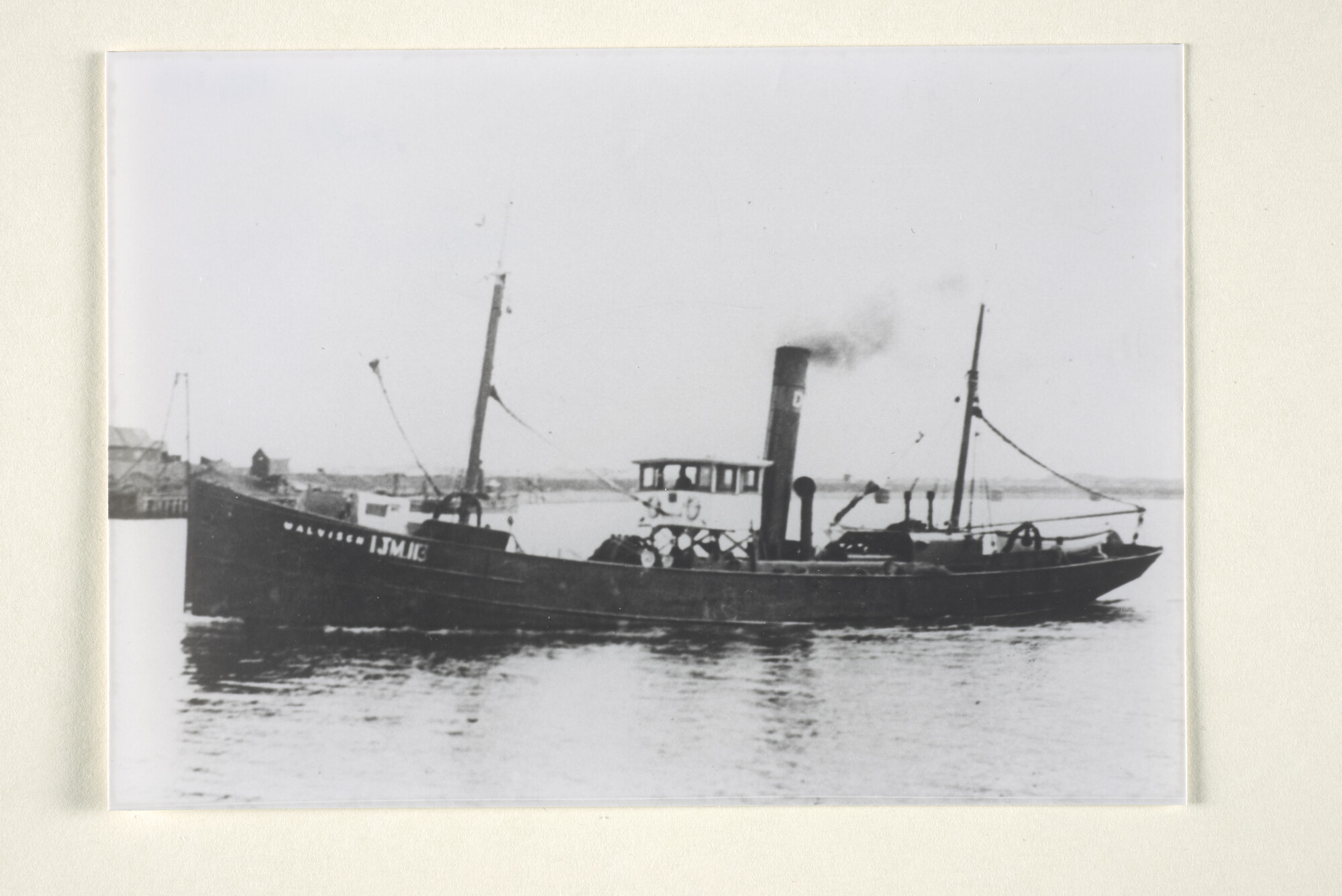 1997.1752; De stoomtrawler 'Walvisch' ('IJM 113') van de Zeevisserij Maatschappij Doggersbank, gebouwd in 1905 bij Smith's Dock Co., North Shields; foto