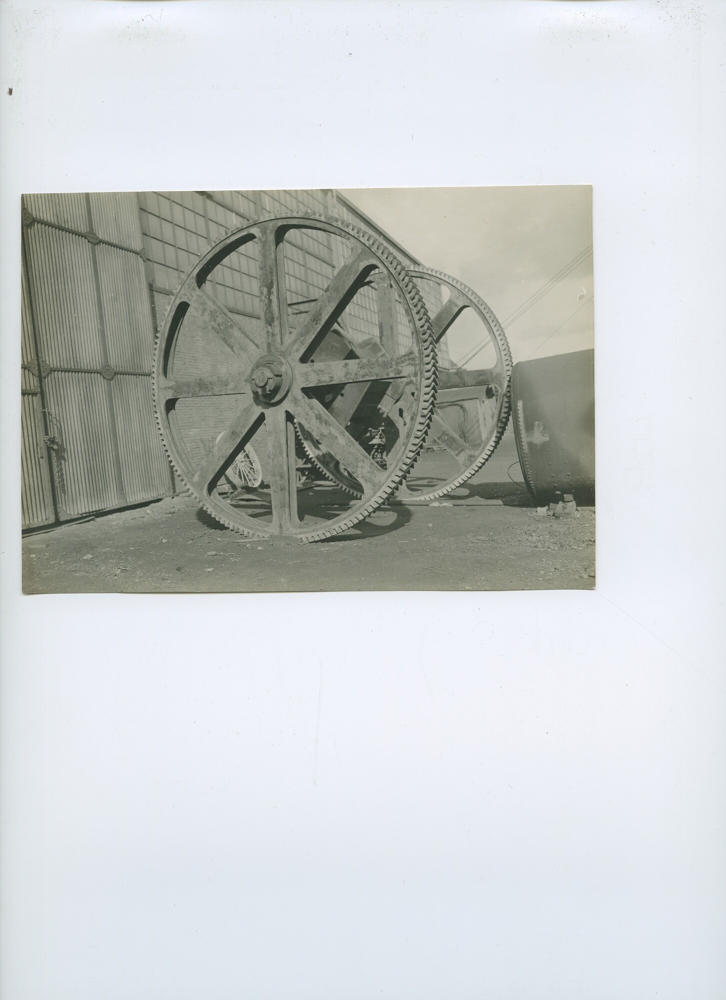 S.6386(114)0019; Foto van tandwiel met vijfkant, baggermolen; foto