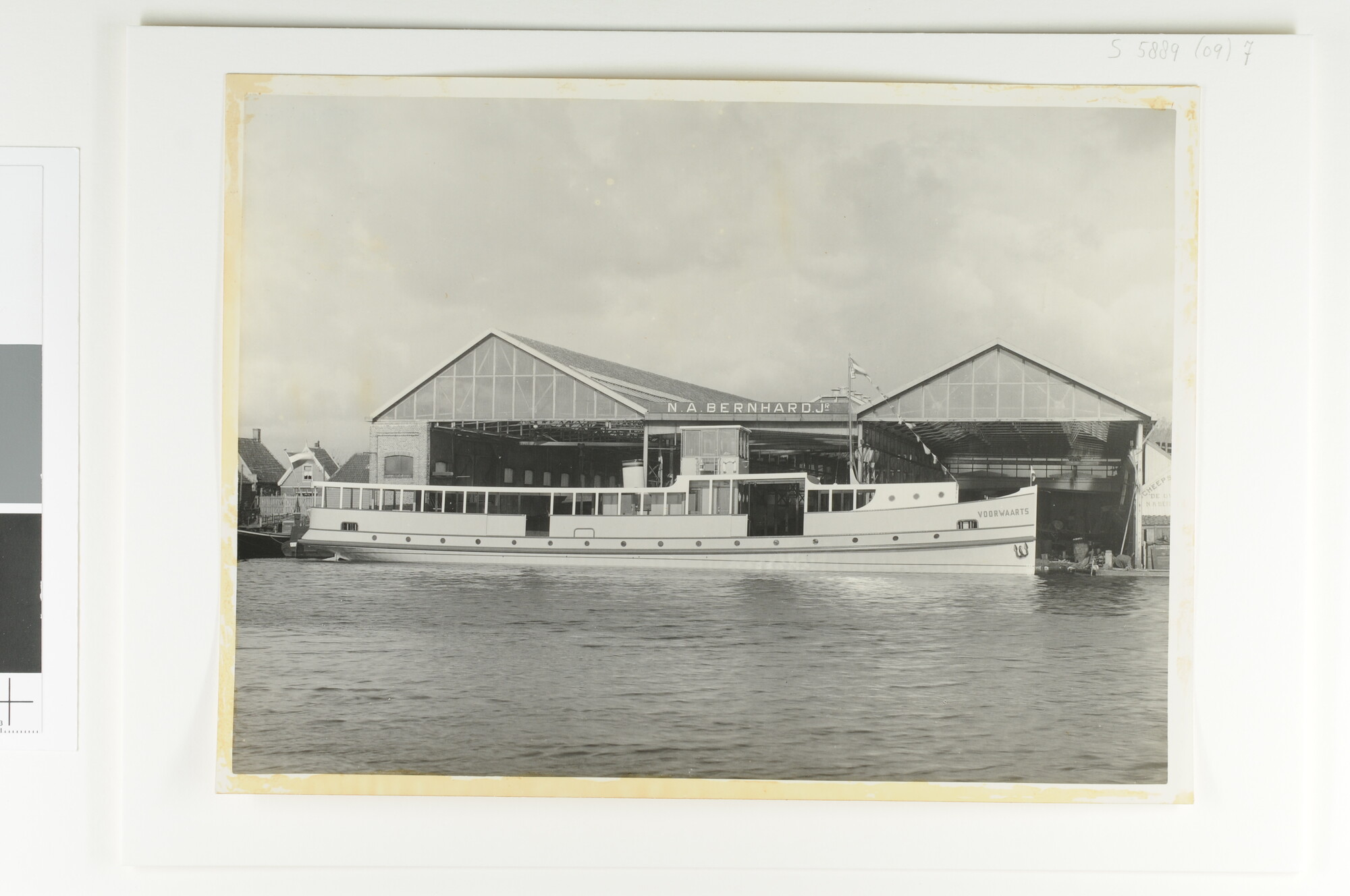 S.5889(09)07; Het passagiersschip Voorwaarts van de Texels Eigen Stoomboot Onderneming [...]; foto