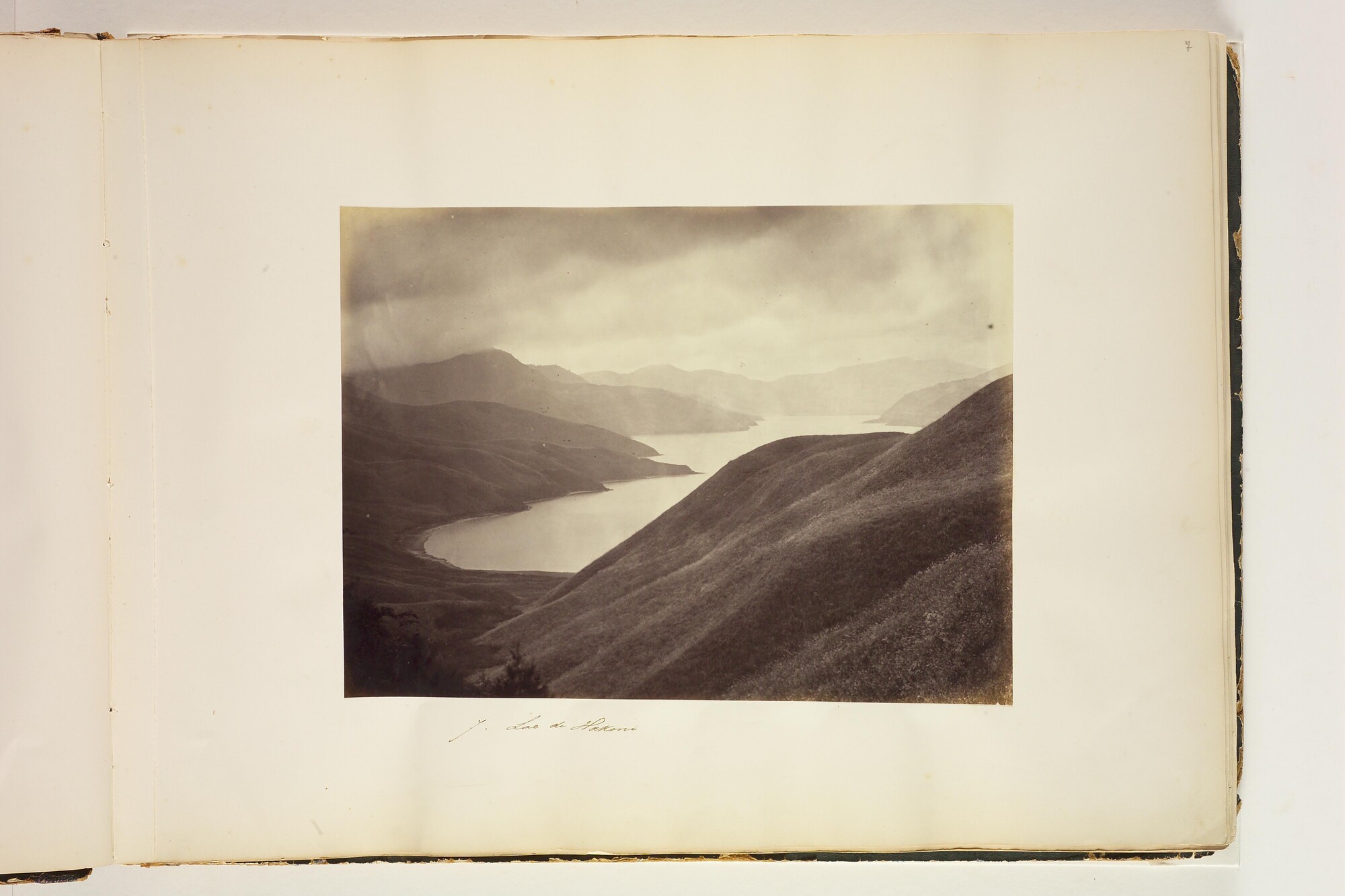 S.3628(04); 'Views of Japan': Album nr. 3 uit een serie van drie van de Nederlandse consul in Japan Dirk de Graeff van Polsbroek; fotoalbum
