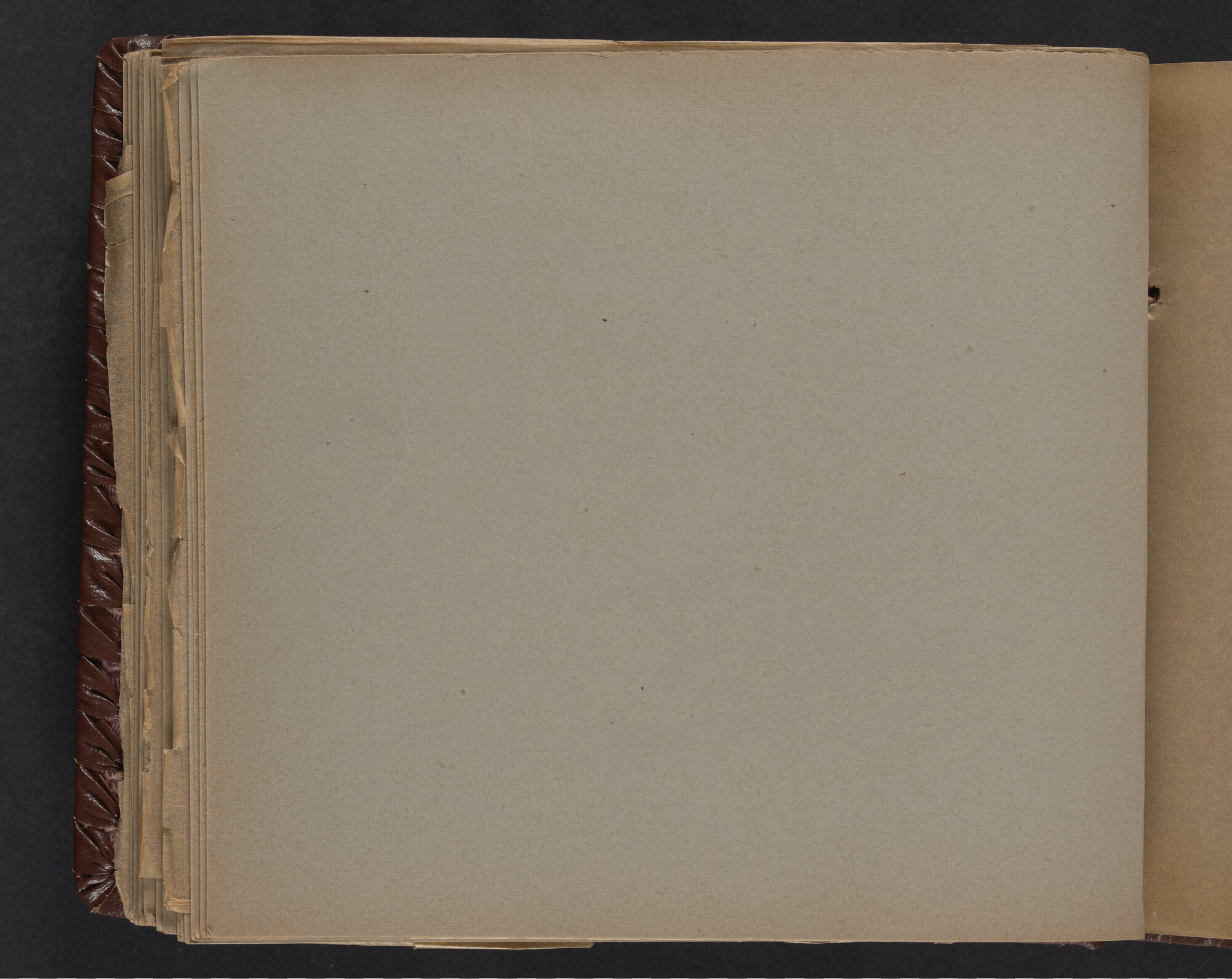 2019.0671; Fotoalbum van het echtpaar Jan van der Meer Mohr en Johanna van der Meer Mohr-van Ruler van hun reis op ms. Oranje van Tandjong Priok naar Amsterdam tussen 18 december 1953 en 7 januari 1954; fotoalbum