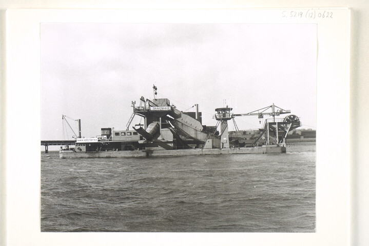S.5219(12)0622; Foto's van de emmerbaggermolen ''s-Gravenhage'; fotoreportage