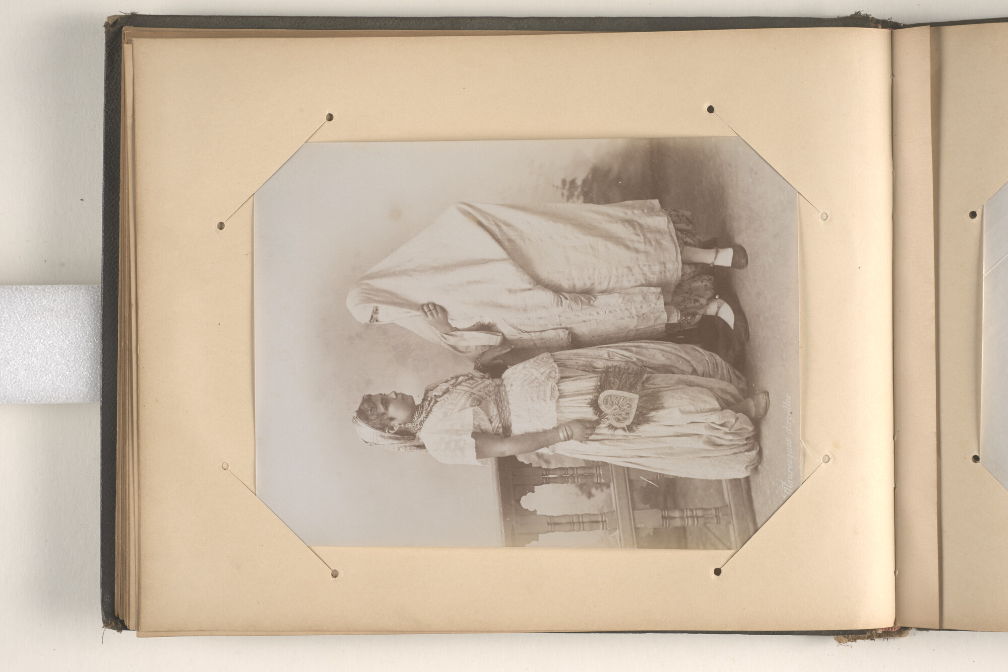 2015.0862; Fotoalbum met souvenirfoto’s verzameld tijdens de reizen van James Reginald Filz, 18 oktober 1901 t/m september 1904; fotoalbum