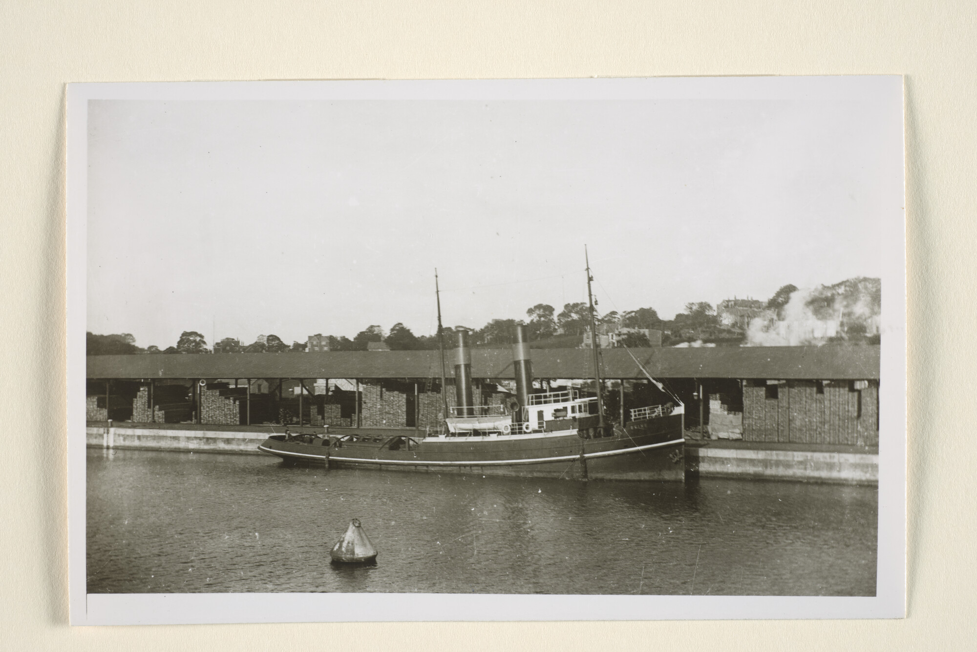 1996.3736; De zeesleepboot 'Seine' van L. Smit & Co's Internationale Sleepdienst ligt afgemeerd in de haven van Bristol; foto