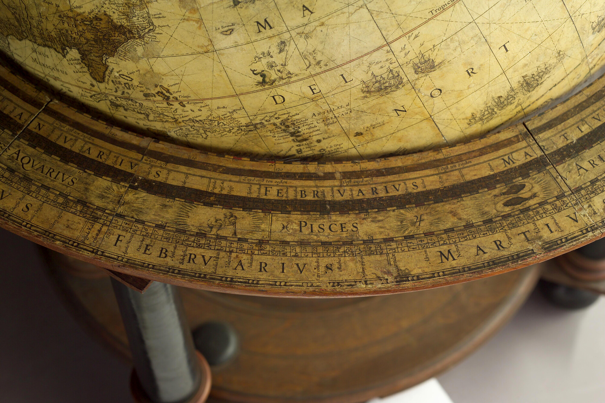 A.1224(01); Aardglobe van 68 cm. in doorsnede door Willem Jansz. Blaeu, 1645-1648; globe