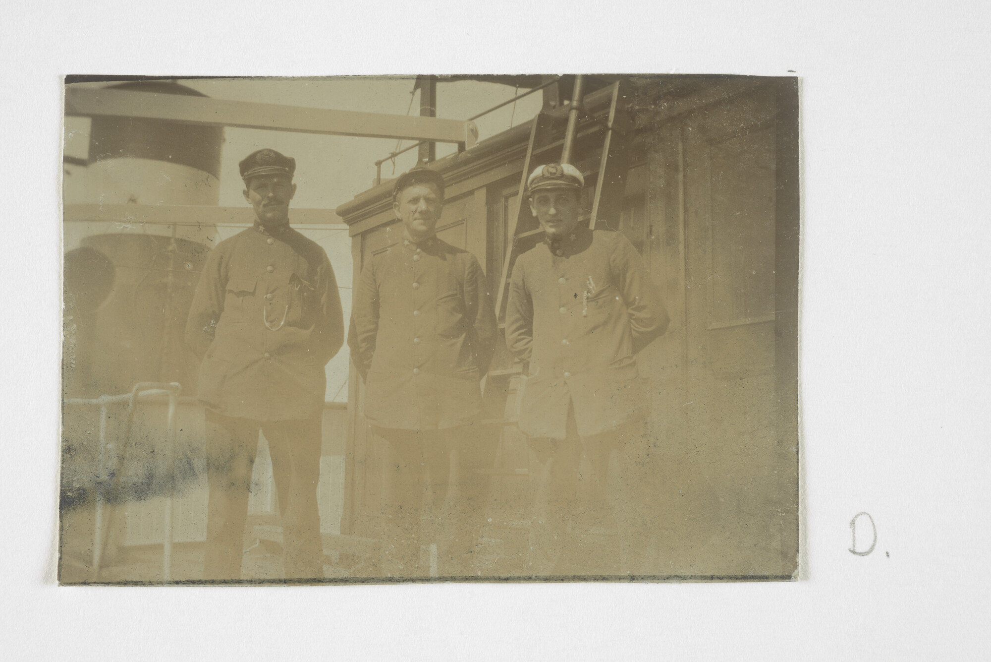 S.5432(02)25; Portretten van opvarenden gemaakt aan boord van het vrachtschip ss. Hermes van de KNSM; fotoreportage