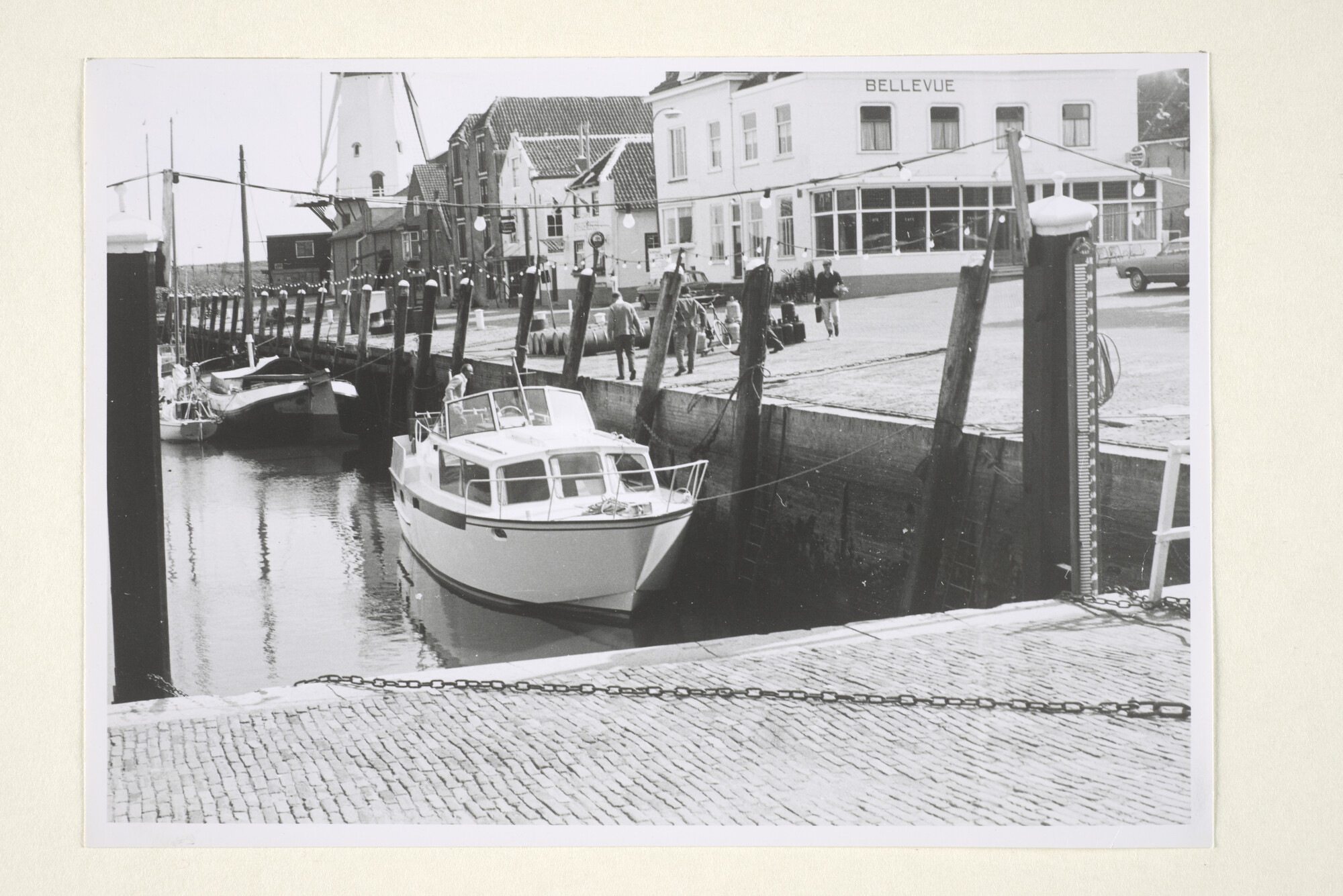 1997.1472; Foto's van de haven van Willemstad; fotoreportage