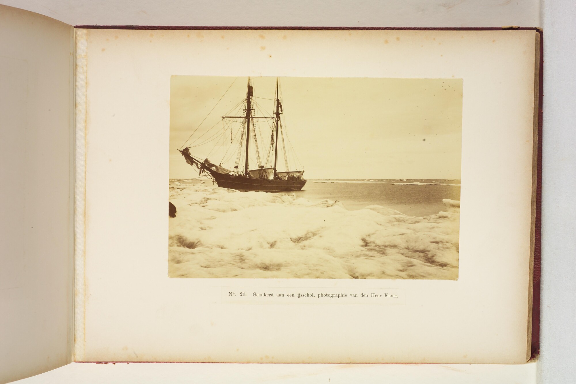 A.0345(06); Album met foto's van de Zesde Noordpoolexpeditie van de Willem Barents in 1883; fotoalbum