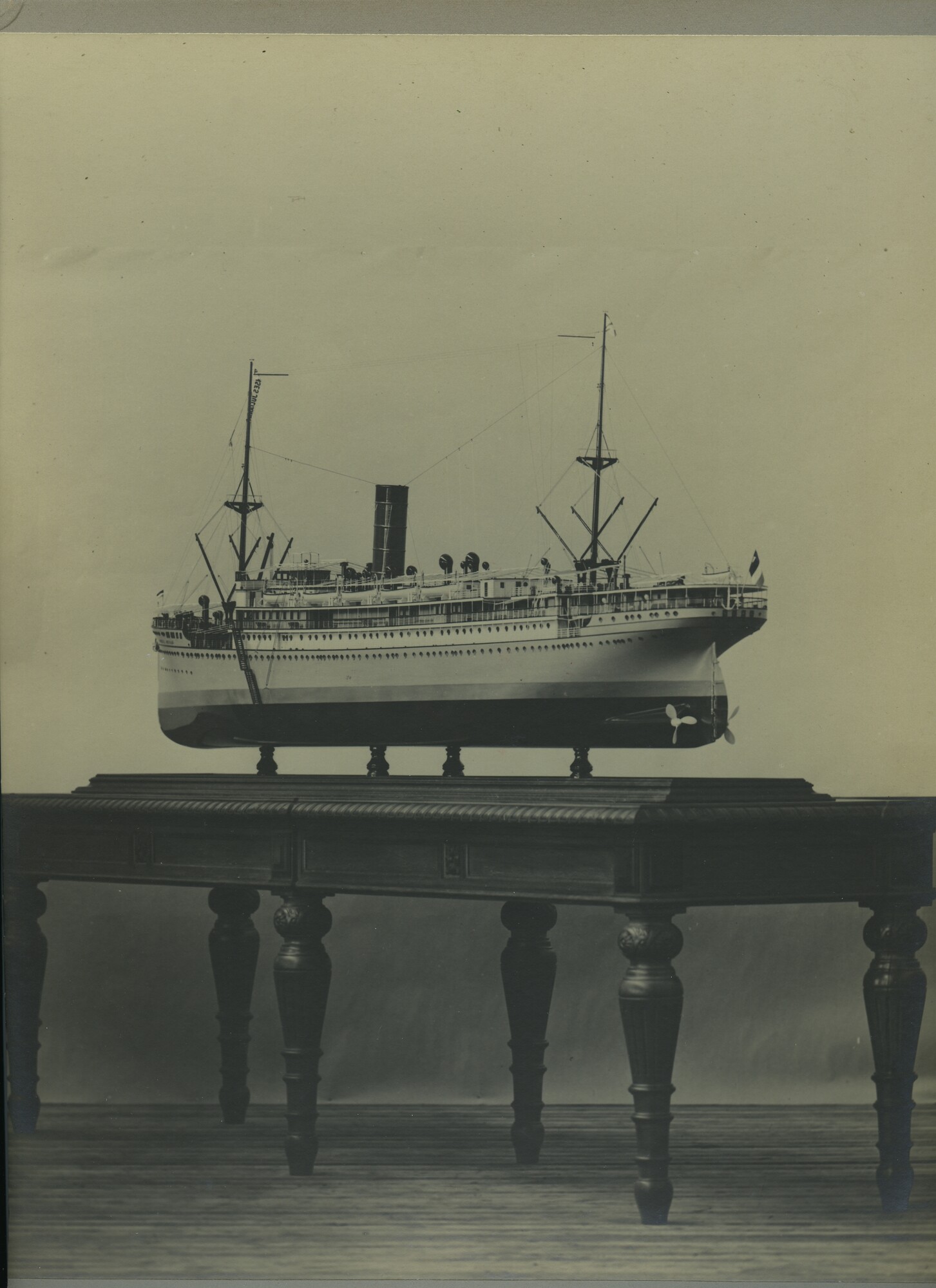 S.5444(00262)03; Foto van het scheepsmodel van het mailschip ss. 'Prinses Juliana'; foto