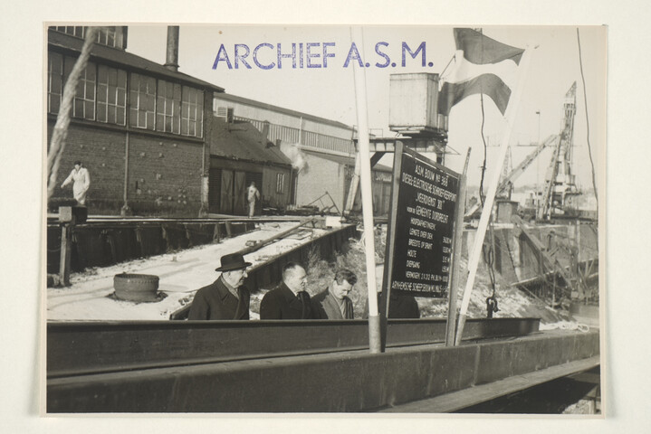 S.5219(12)0182; Foto's van de kiellegging van de veerpont Veerdienst XII; fotoreportage