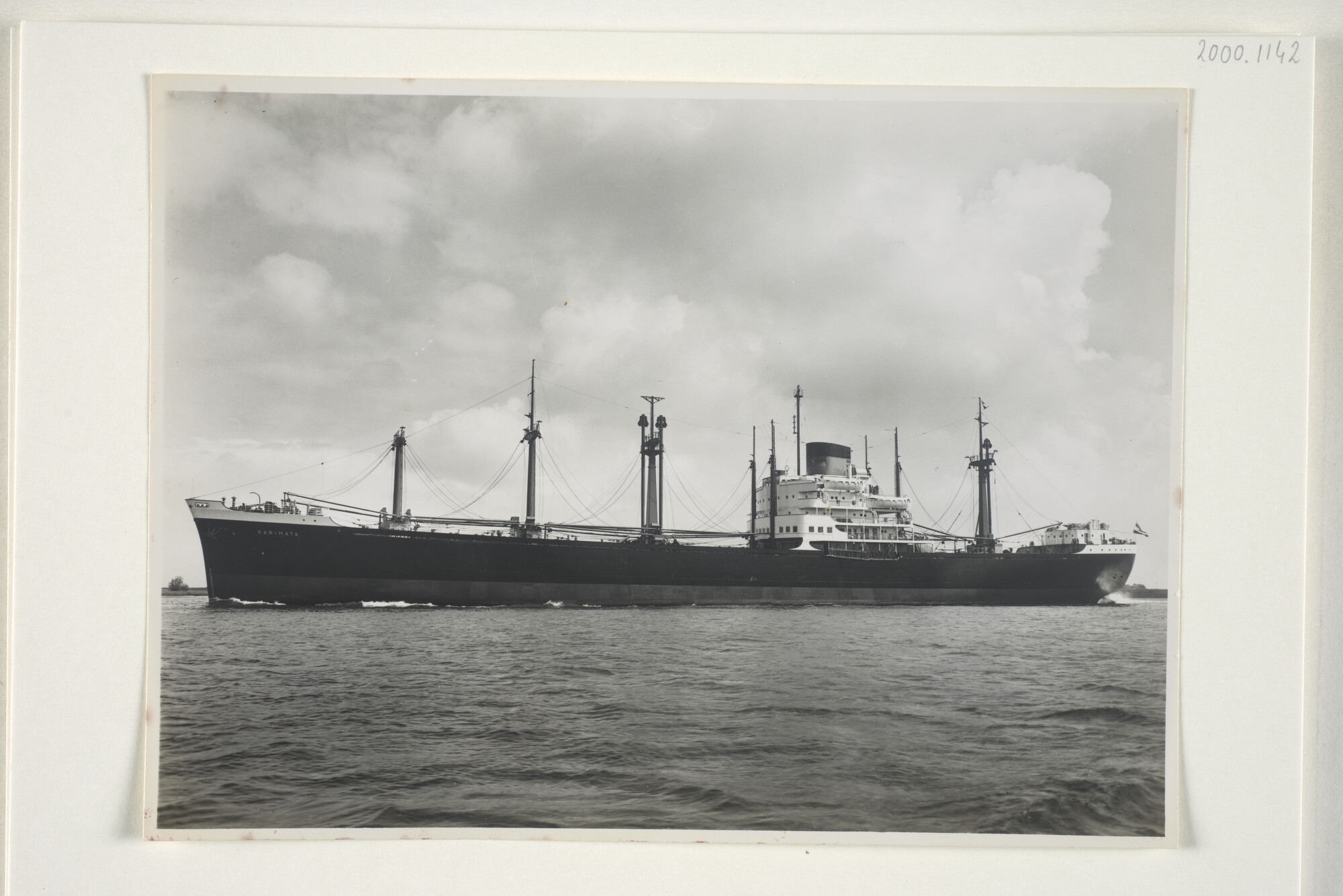 2000.1142; Foto's van het vrachtschip ms. Karimata van de SMN; fotoreportage