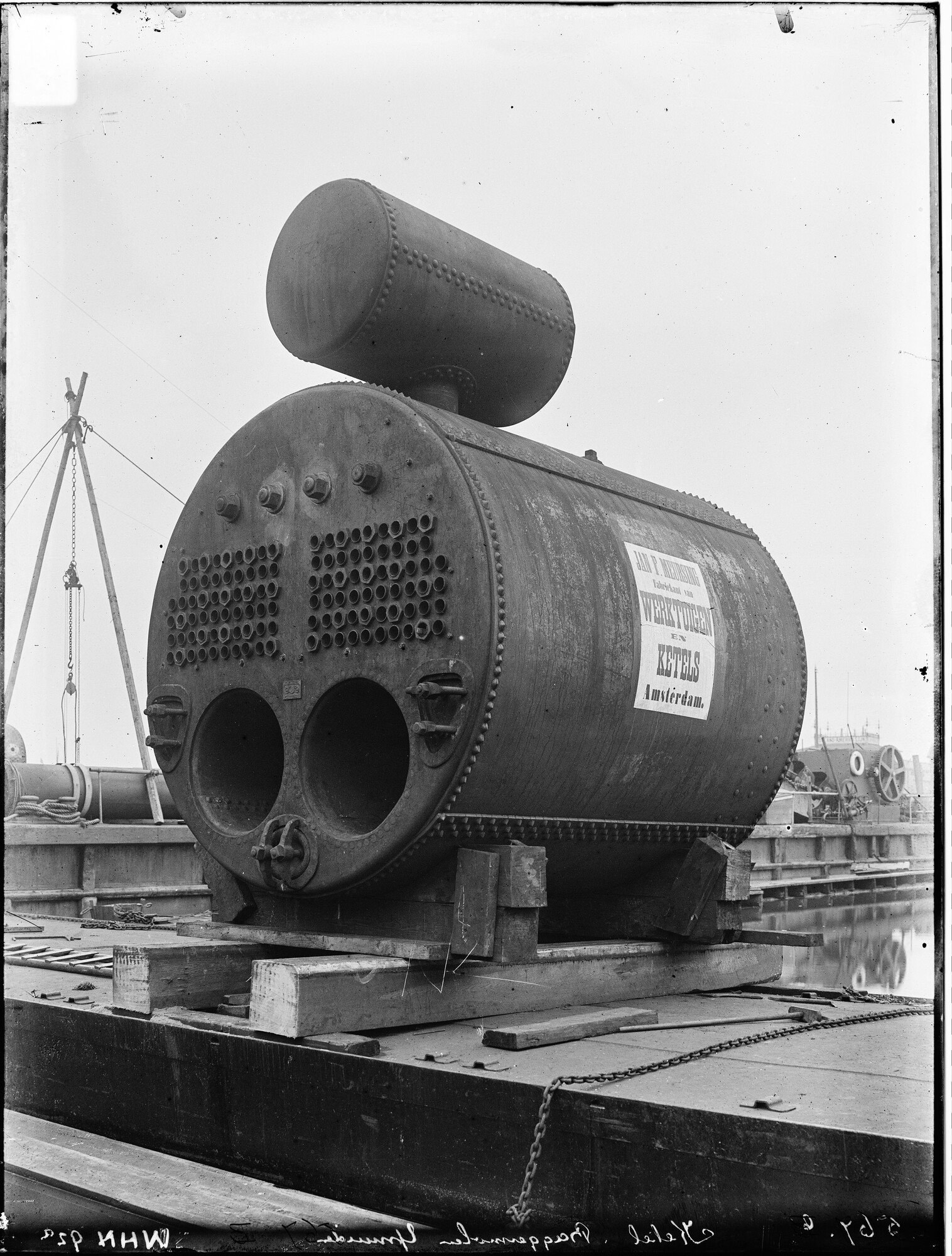 S.1156(06)264-2; Glasnegatief van de stoomketel voor de baggermolen IJmuiden; negatief