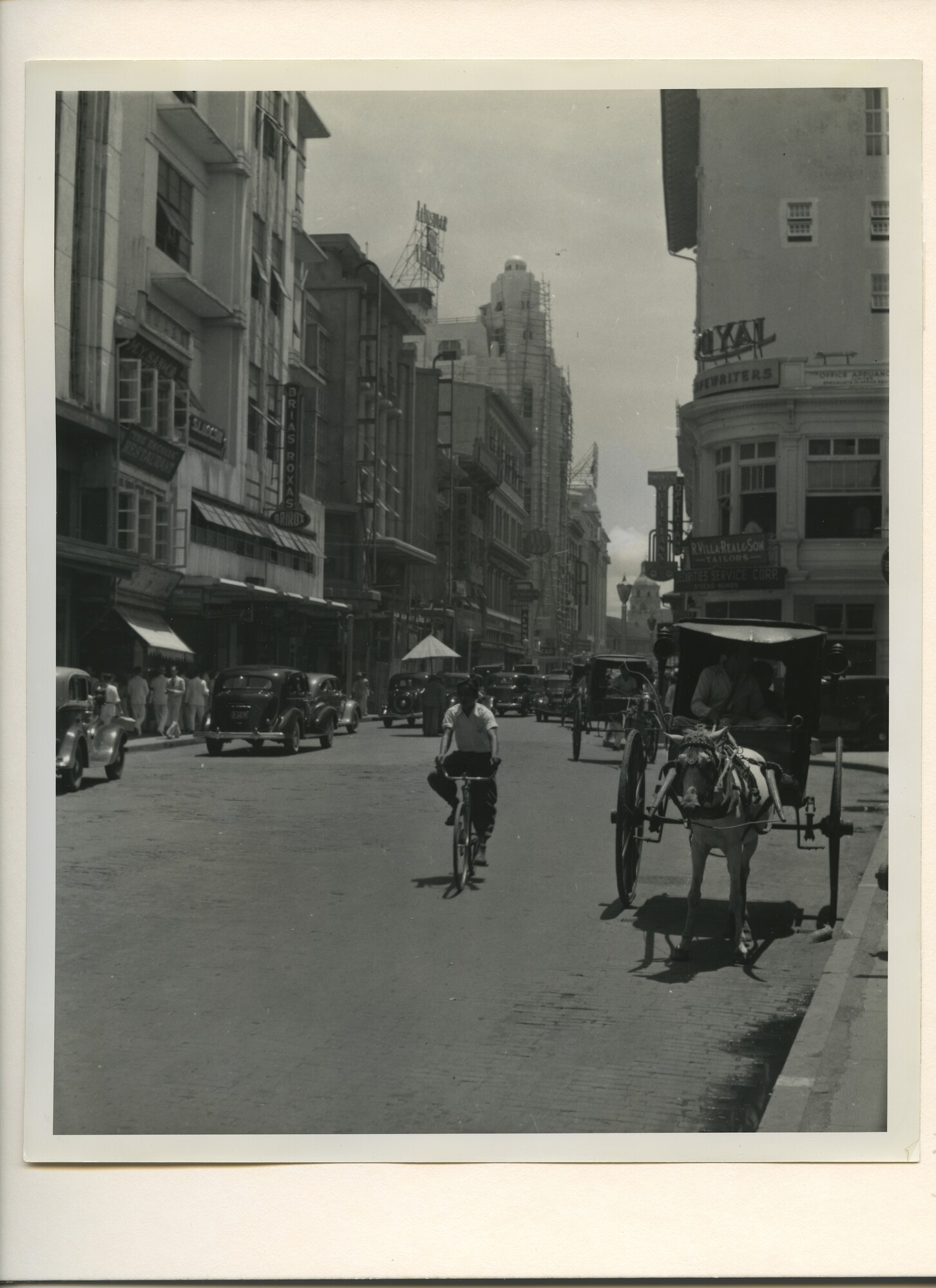 B.0227(0869)04; Foto van een stadsgezicht in Manilla; foto