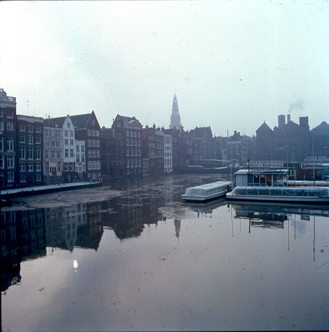 S.9100(4333); Stadsgezicht te Amsterdam Dia van het Damrak; diapositief