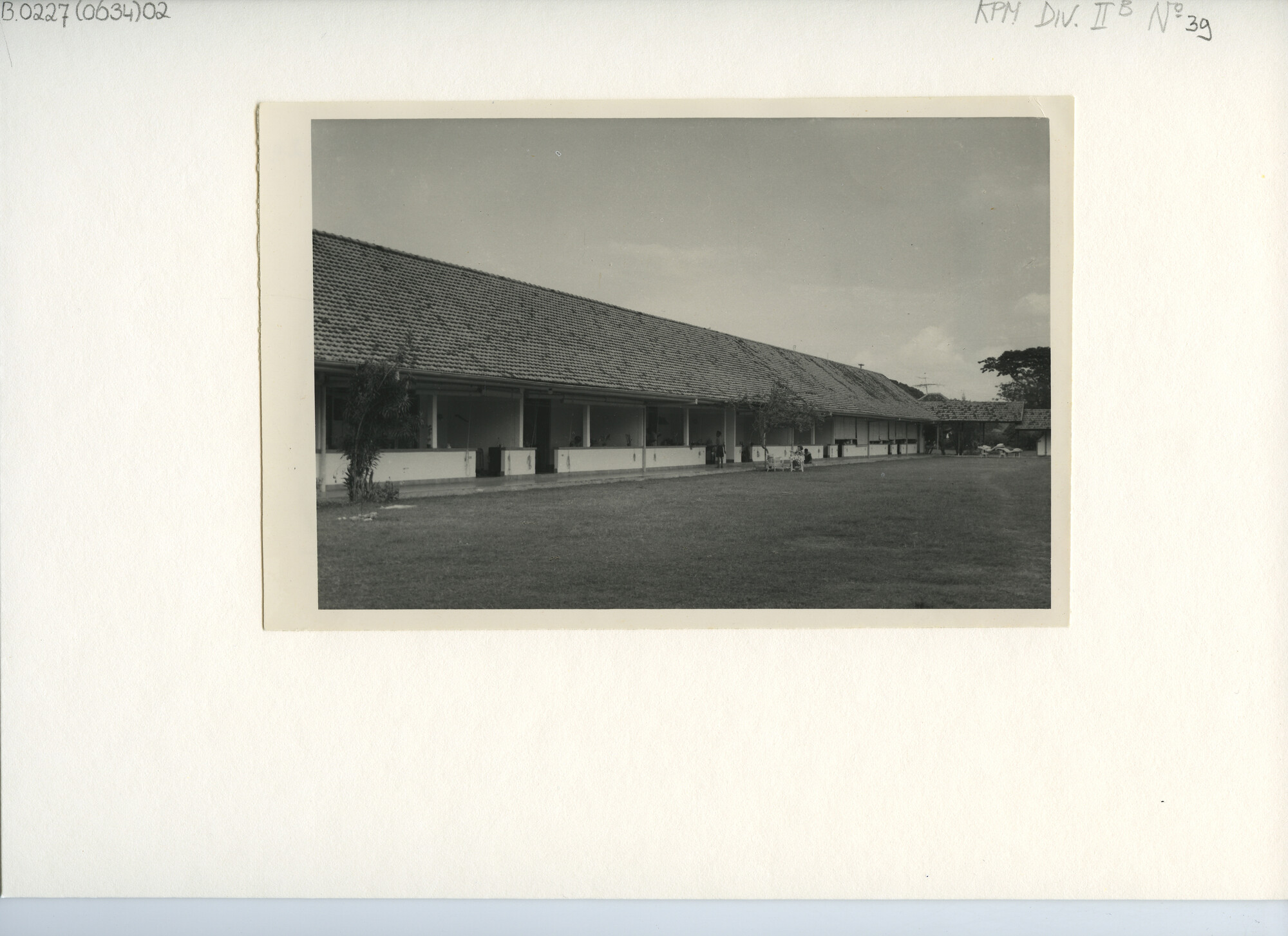 B.0227(0634)02; Foto van het logeergebouw van de KPM in Djakarta; foto