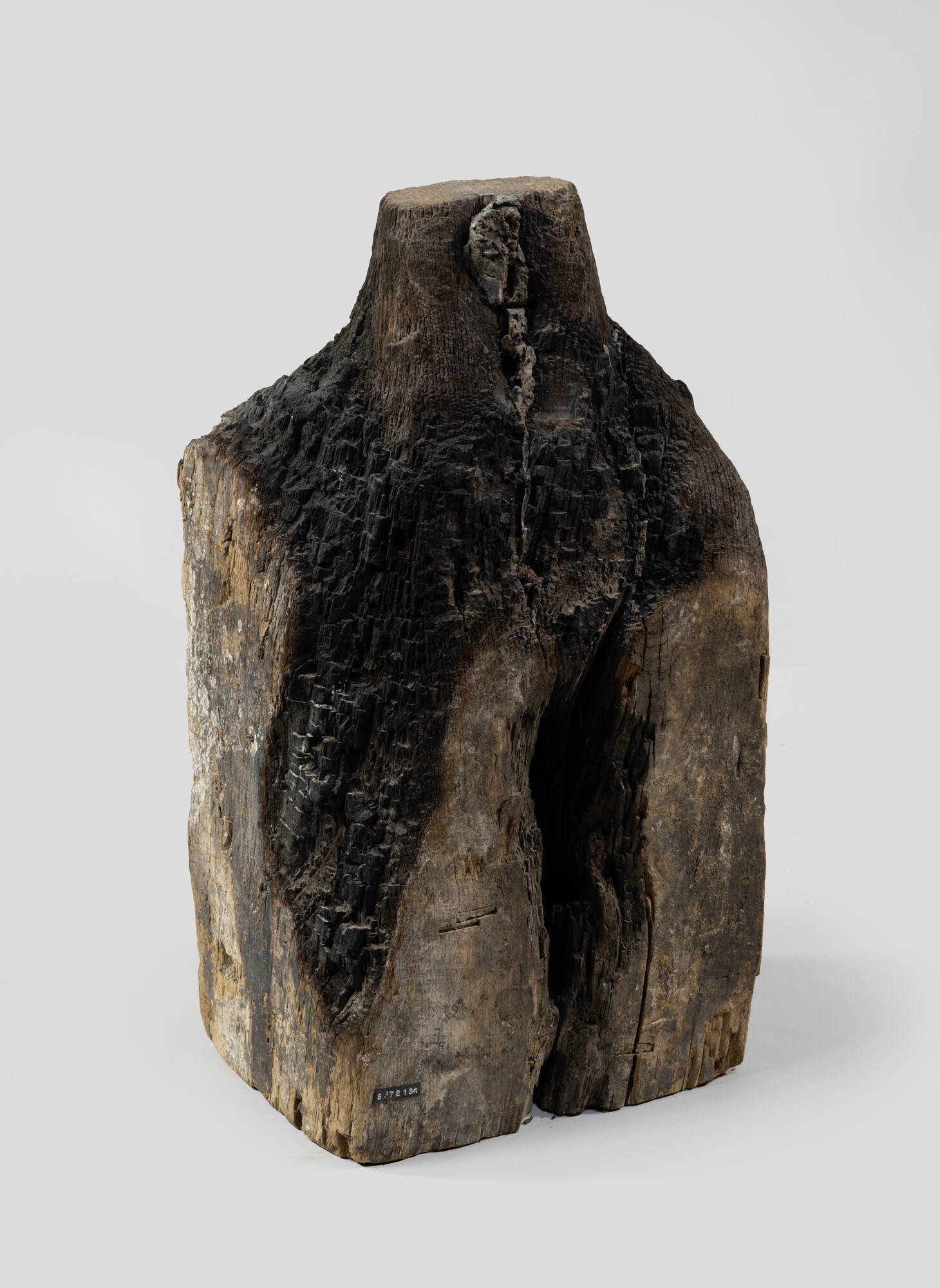 S.7213; Fragment verbrande balk afkomstig uit 's Lands Zeemagazijn, 1791; balk