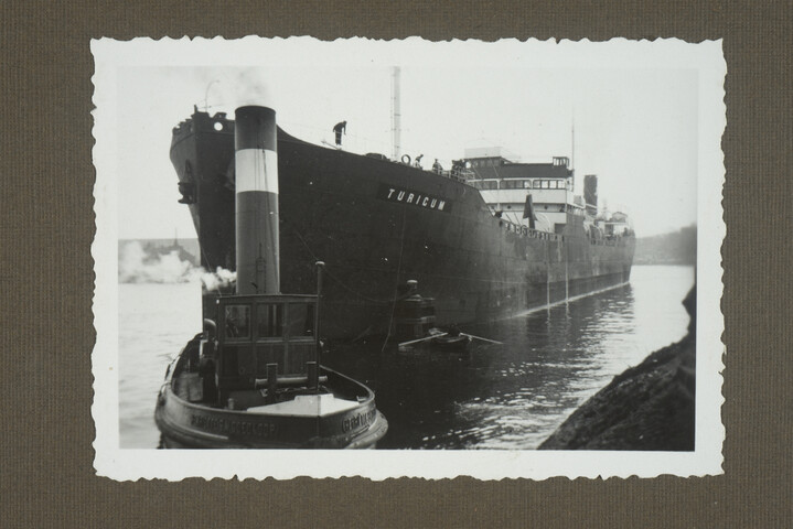 2001.1755; Omslag met vele foto's en knipsels van meest bergingsactiviteiten door Reederij v/h Gebroeders Goedkoop te Amsterdam in de periode 1929 / 1949; omslag