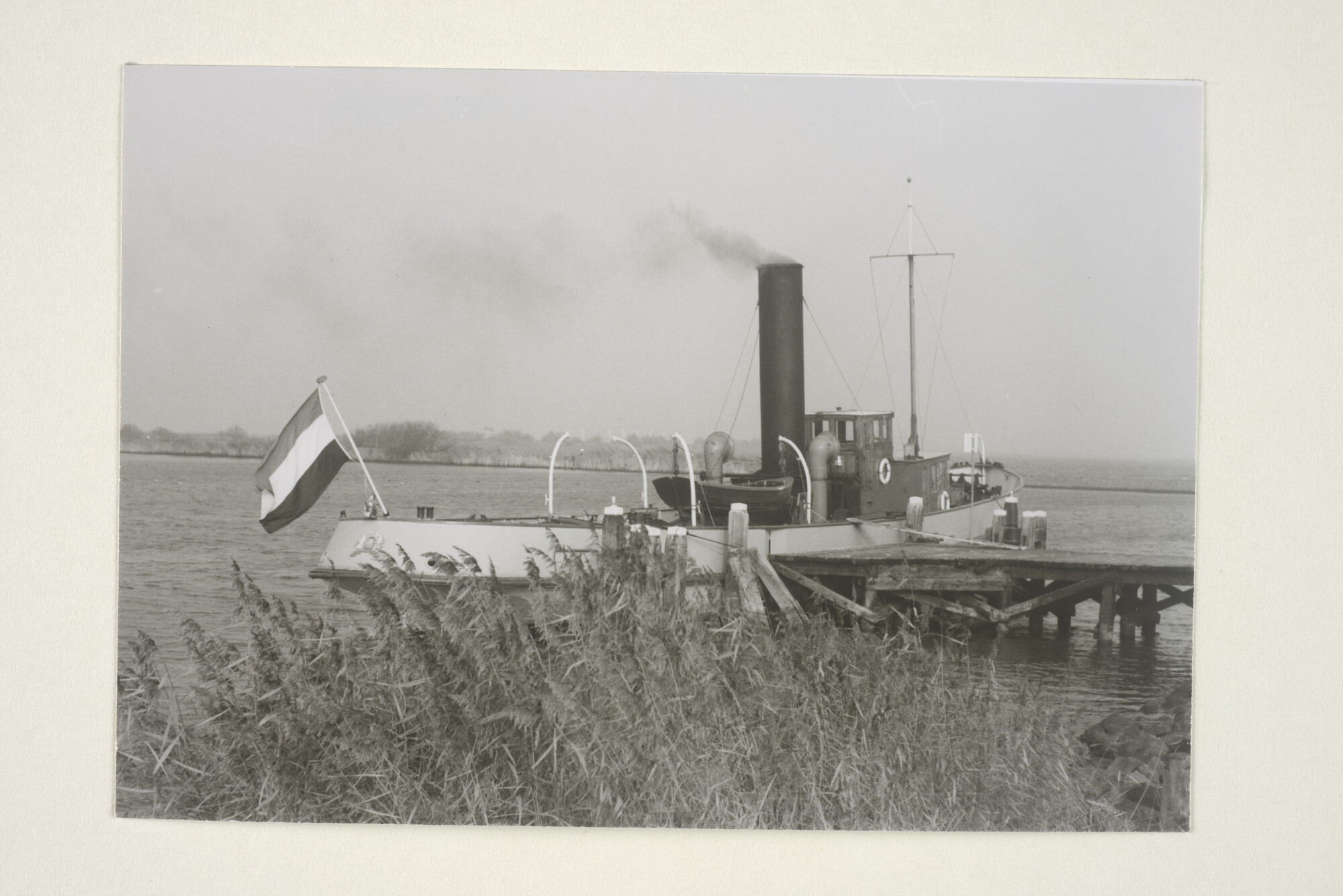 2000.2734; Het ss. 'Christiaan Brunings' aan de steiger te Lelystad-Haven; foto
