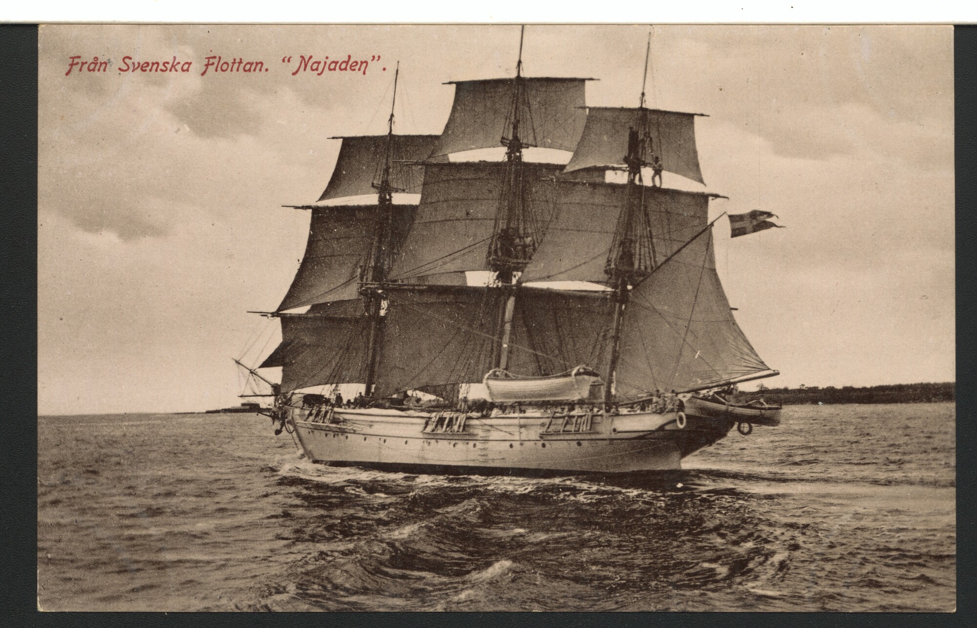 A.2867(04)04; Het zeilende schoolschip 'Najaden' van de Zweedse Marine gezien op zee; prentbriefkaart-serie