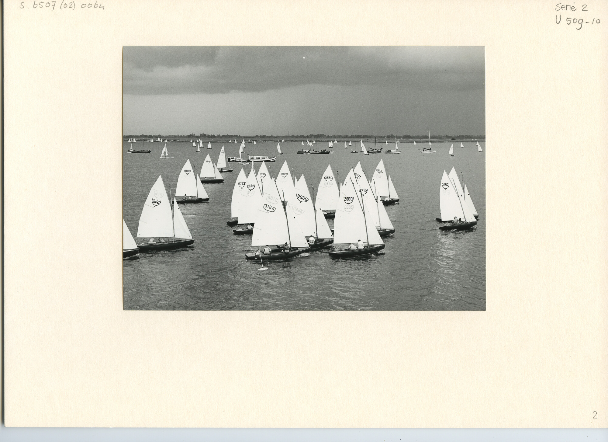 S.6507(02)0064.02; Zwart-wit foto van de 16m² klasse tijdens de Sneekweek 1967; foto