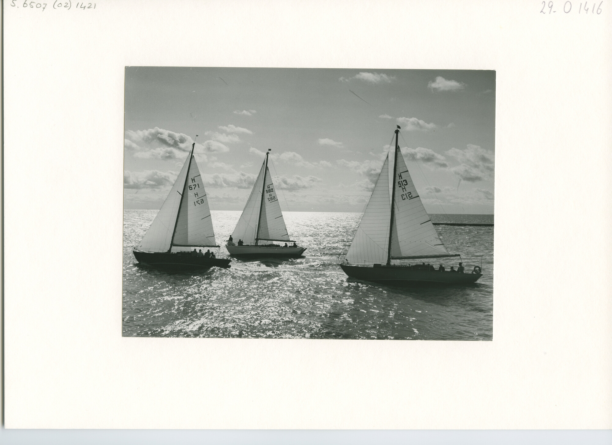 S.6507(02)1421.05; Zwart-wit foto van de Flevorace 1961 bij ideaal zeilweer; foto