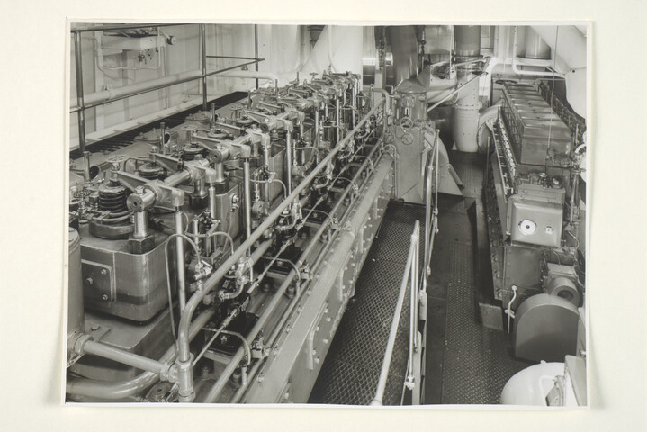 S.5219(12)0229; Interieurfoto's van de zandzuiger 'Sliedrecht XII' gebouwd bij de ASM; fotoreportage