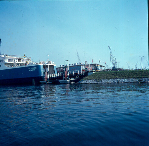 S.9100(3033); Dia van de Zweedse veerboot Tor Anglia van Rederi A/B Tor Line in de [...]; diapositief