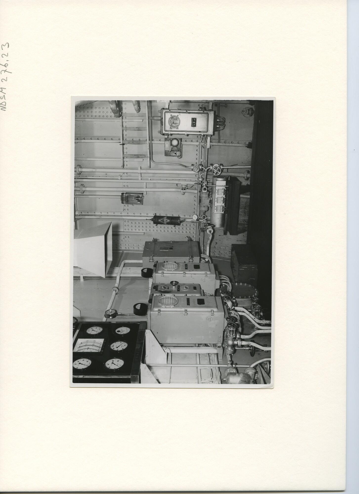 S.5444(1518)08; Interieurfoto van de machinekamer van het passagiersschip tes Viacheslav Molotov; foto
