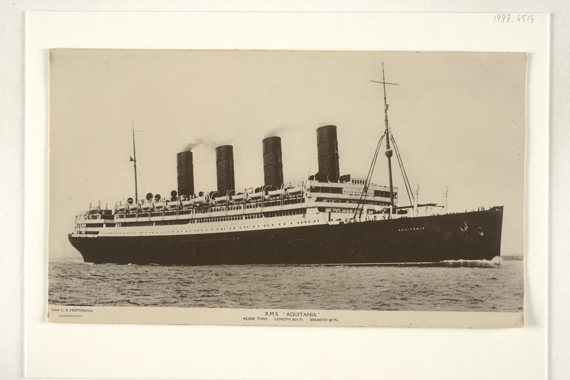 1997.4514; Het Britse passagiersschip ss. Aquitania van de Cunard Line [...]; foto