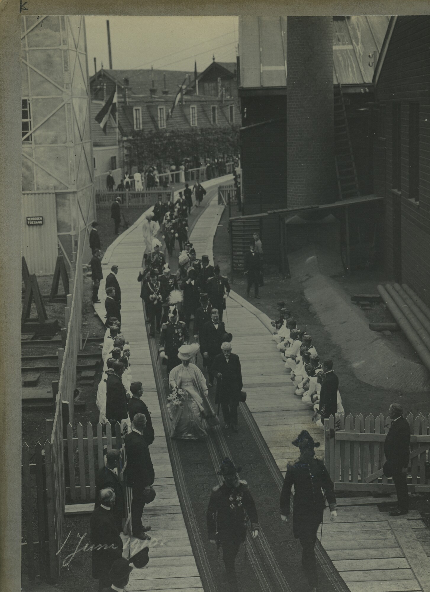 S.5444(0271)4; Foto van de tewaterlating van het mailschip ss. Prinses Juliana van de SMN; foto