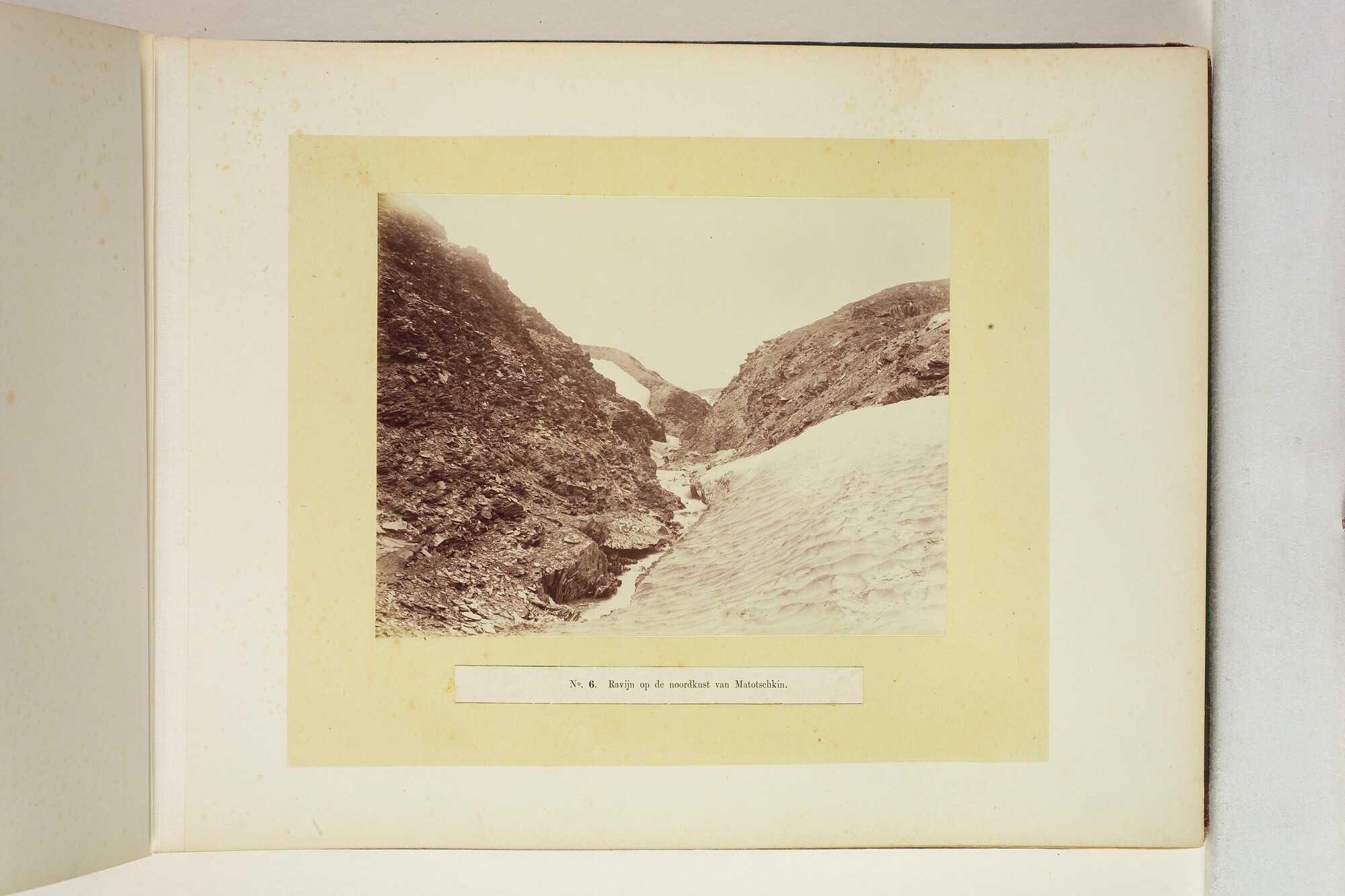 S.2956(09); Album met foto's van de Tweede Noordpoolexpeditie van de Willem Barents; fotoalbum