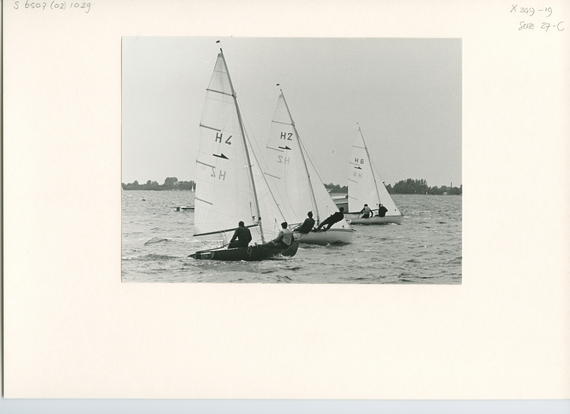 S.6507(02)1029.01; Zwart-wit foto van de Clipper-klasse op de Westeinderplassen; foto