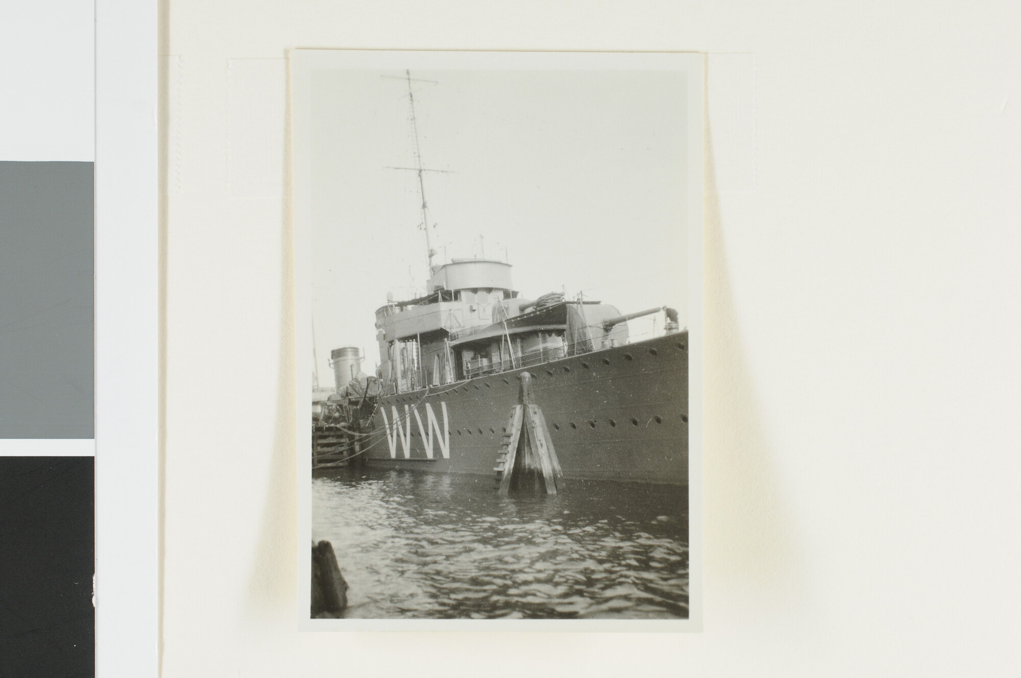 A.2867(01)090; Foto's van de torpedobootjager Hr.Ms. 'Witte de With' bij de overdracht aan de Koninklijke Marine; fotoreportage