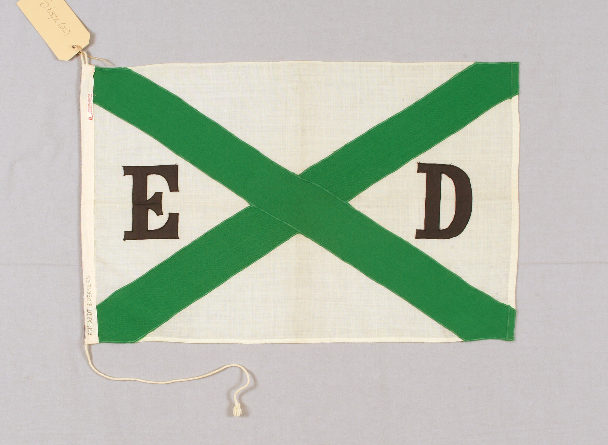 S.6872(002); Rederijvlag van de firma Erhardt & Dekkers, te Rotterdam; vlag