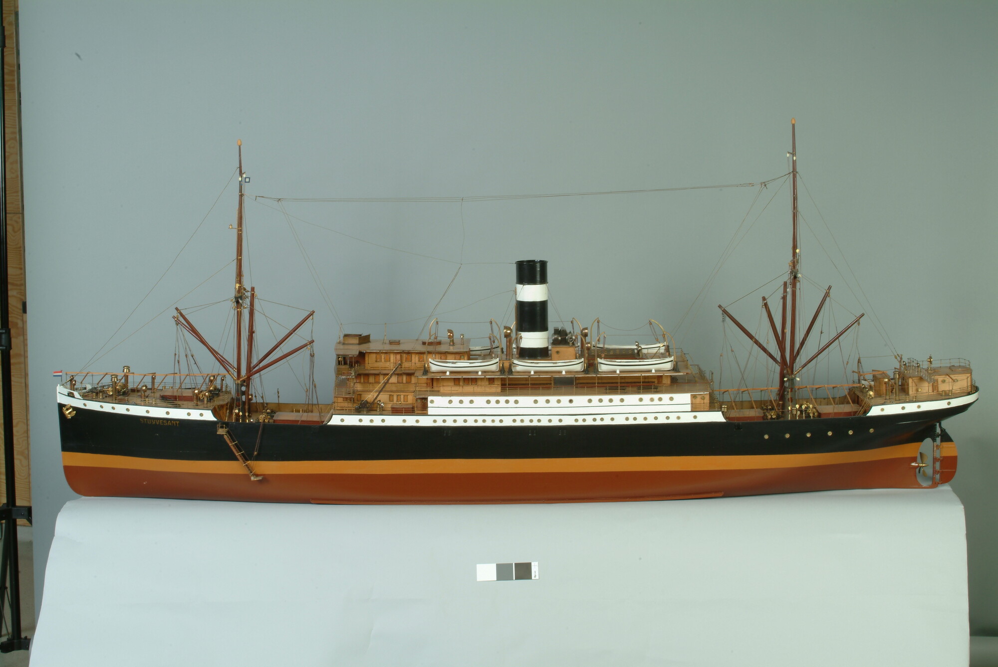2004.0486; Model van het vrachtpassagiersschip Stuyvesant; scheepsmodel
