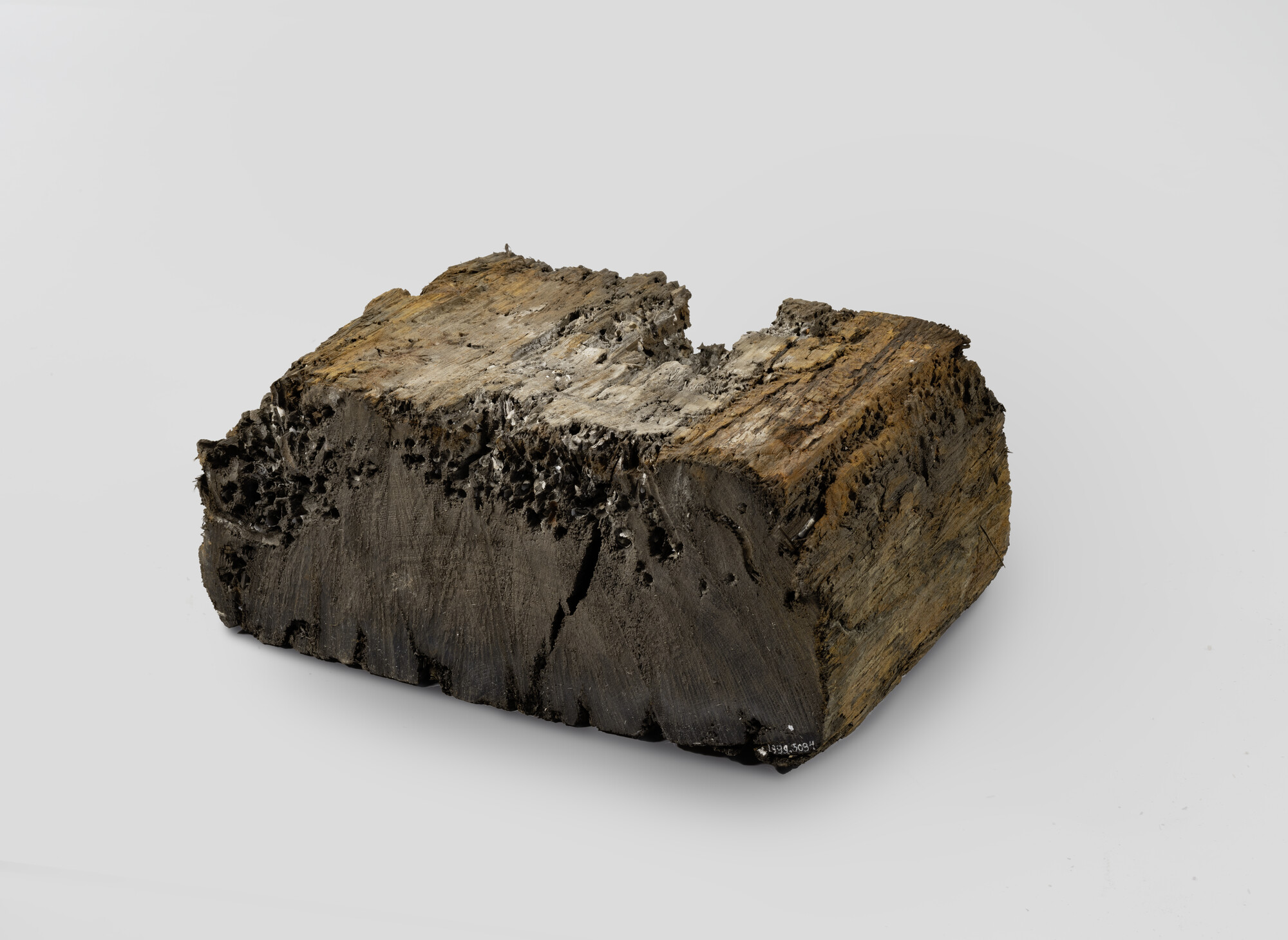 1999.3096; Fragment van een scheepsonderdeel; balk