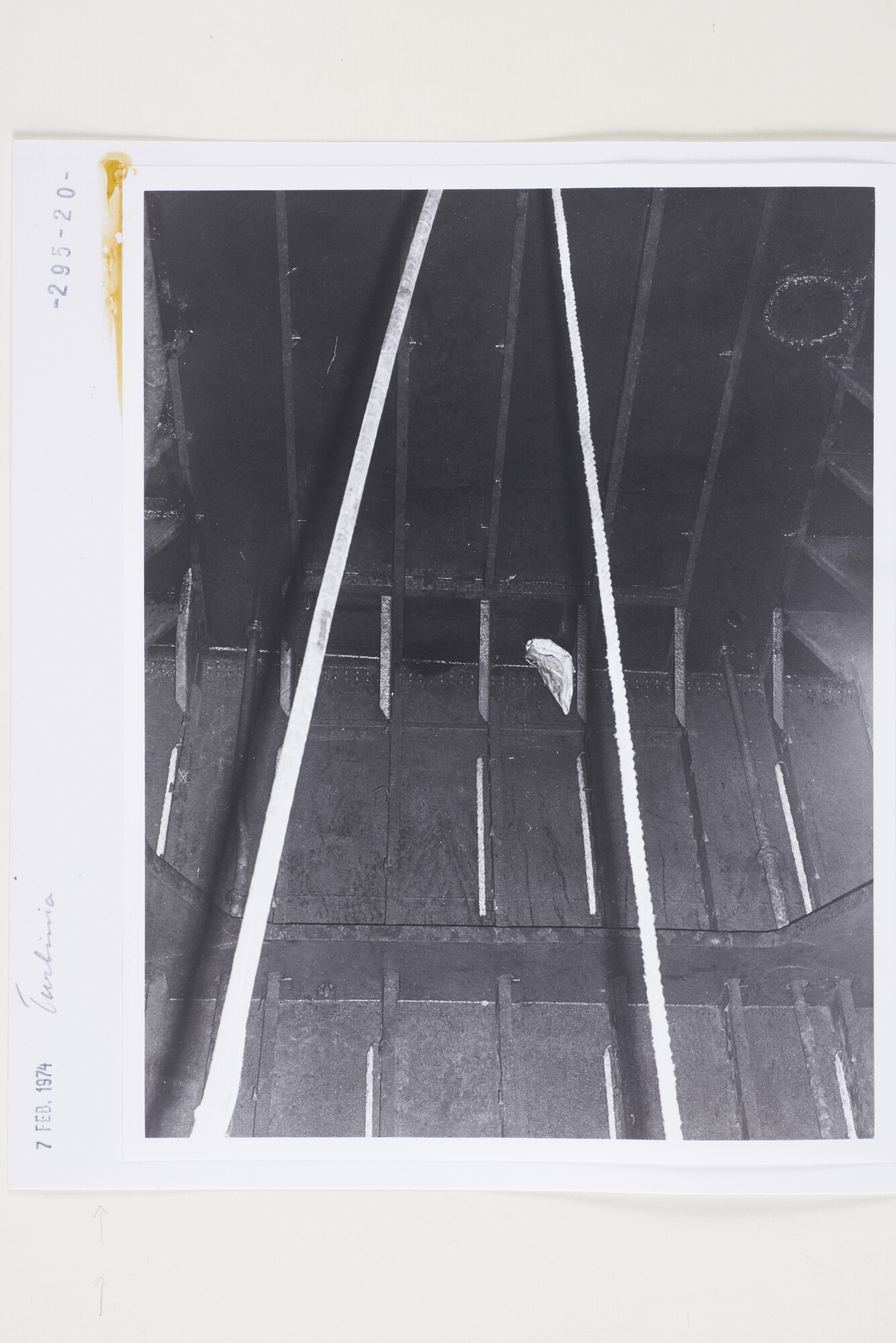S.5444(5585)1; Foto van de Kathodische protectie in een tank van de Turbinia; foto