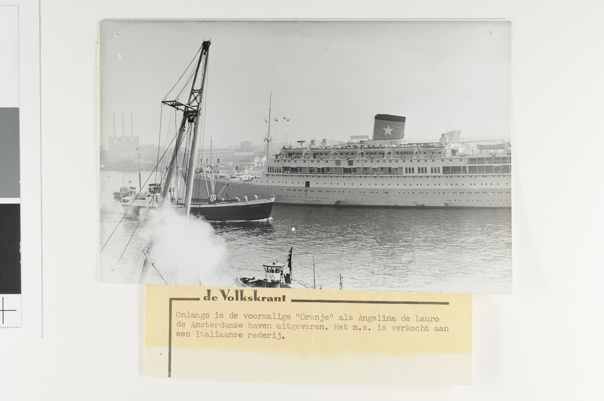 1993.1035; Het Italiaanse cruiseschip ms. Angelina Lauro; foto