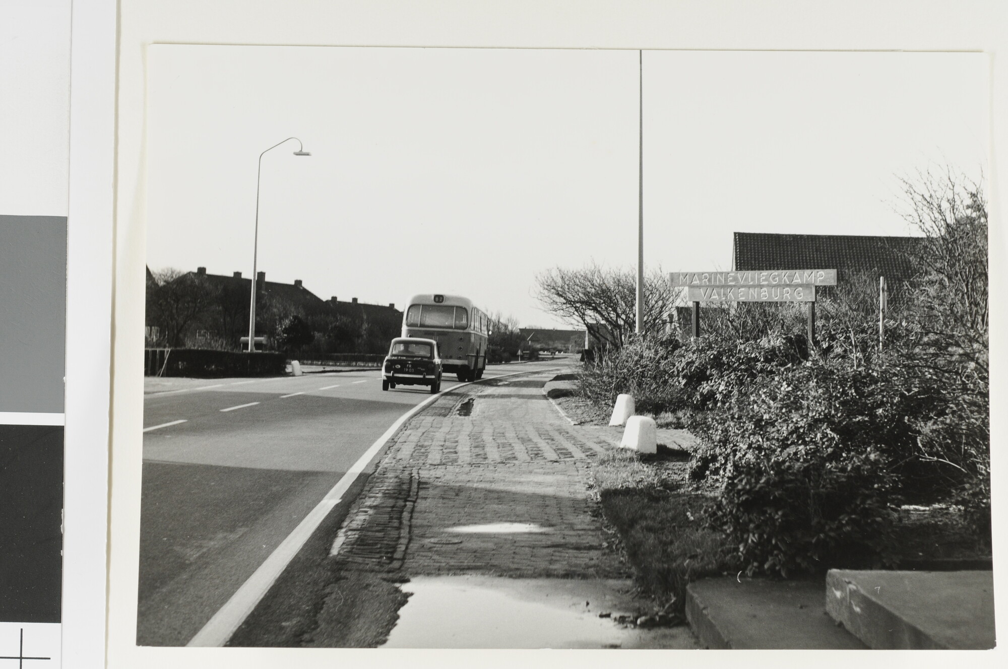 1992.1591; Rijksstraatweg tussen Wassenaar en Katwijk en het Marinevliegkamp [...]; foto